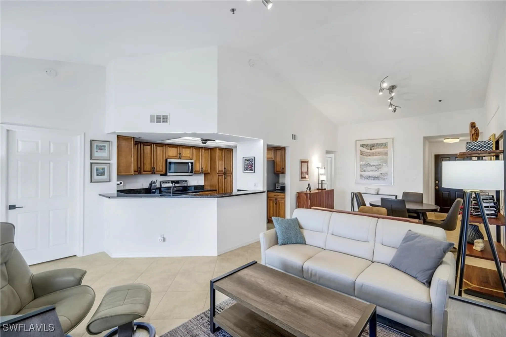 Property Slideshow image 8 of 50 | 4130 bayhead dr 303, Bonita Springs, FL, 34134