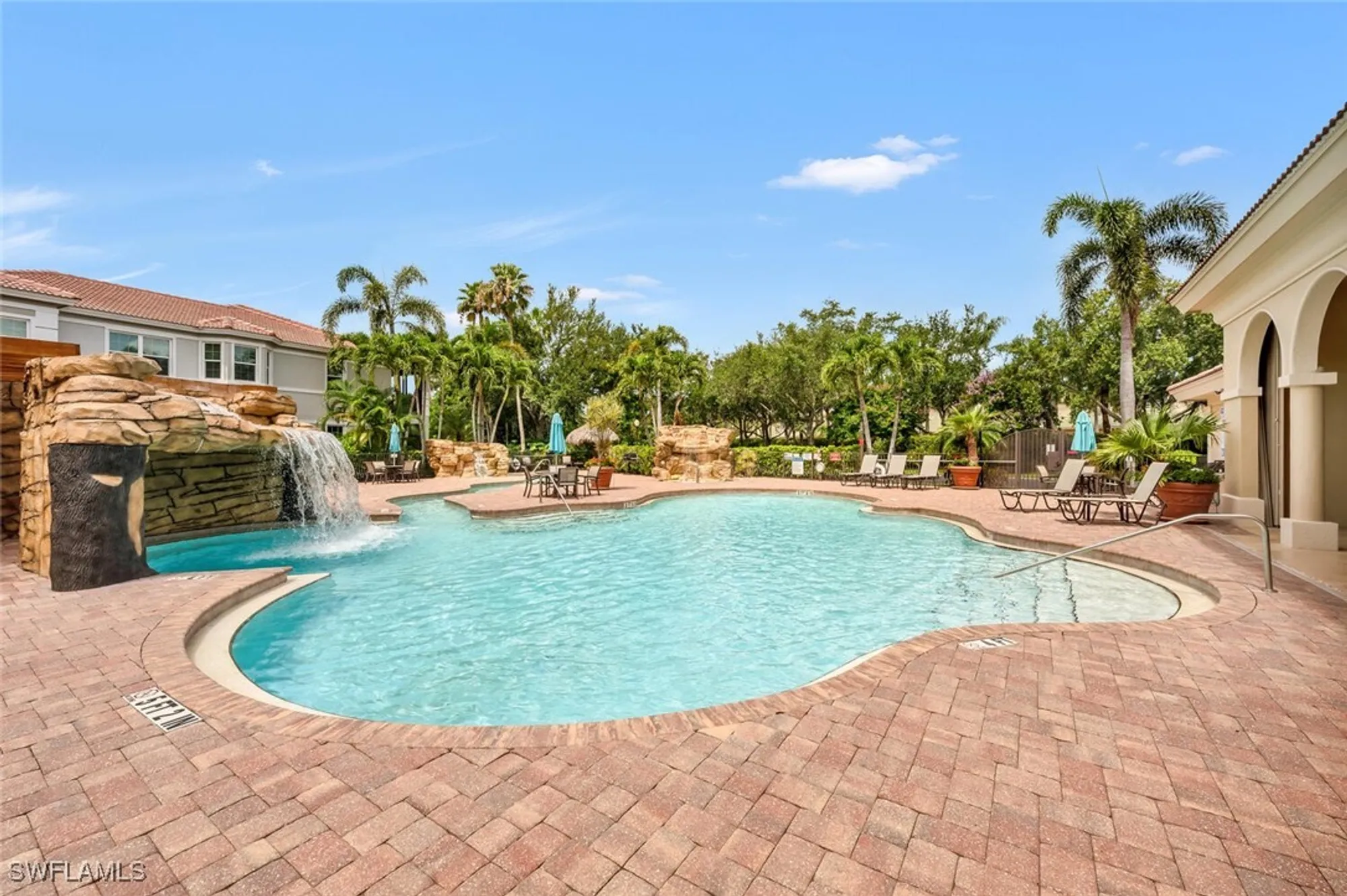Property Slideshow image 19 of 30 | 605 el camino real unit 102, Naples, FL, 34119
