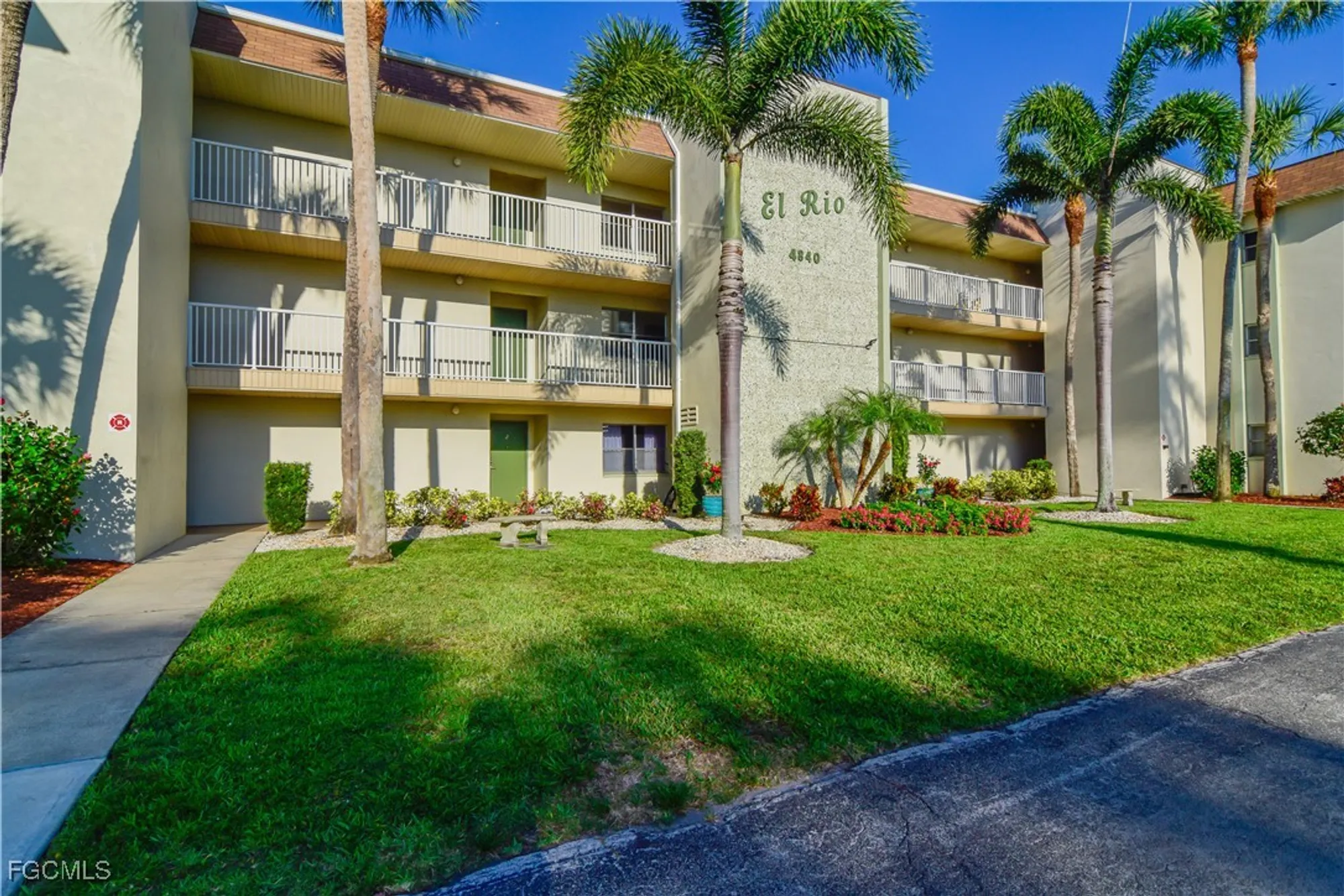 Property Slideshow image 1 of 34 | 4840 golf club ct 10, North Fort Myers, FL, 33903