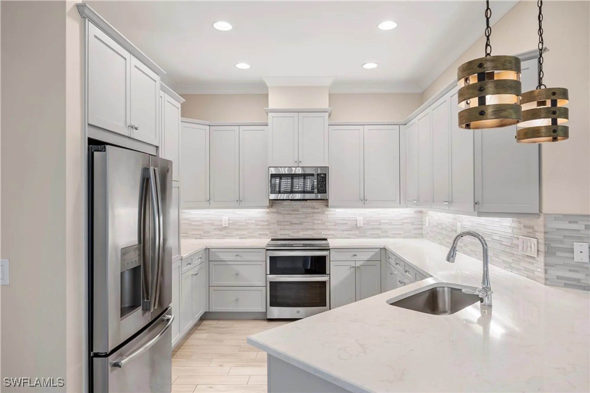 Property Slideshow image 10 of 39 | 5711 highbourne dr, Naples, FL, 34113