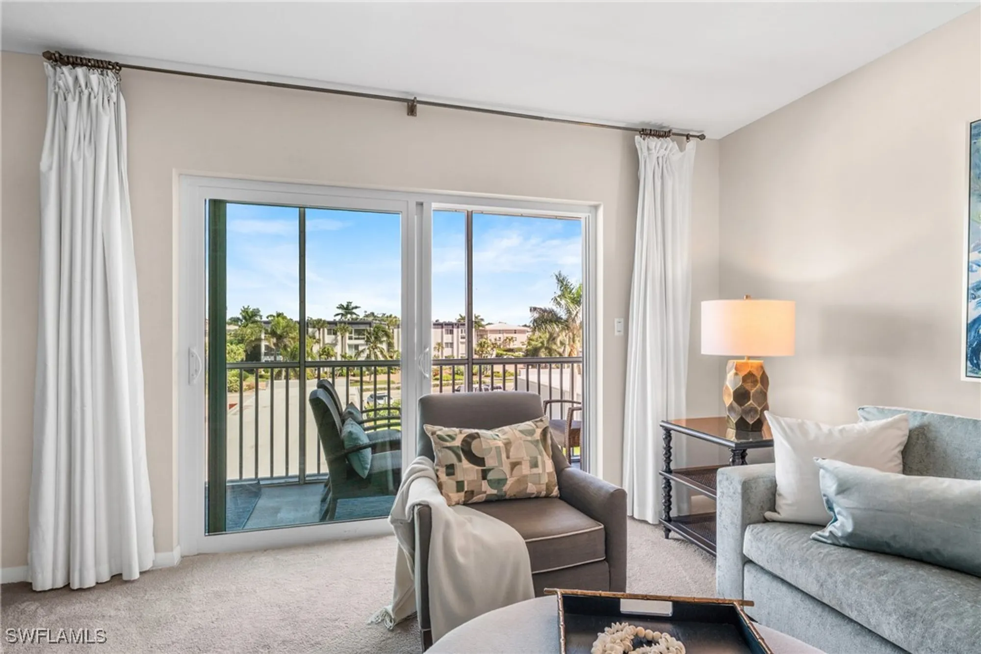 Property Slideshow image 11 of 50 | 1977 gulf shore blvd 306, Naples, FL, 34102