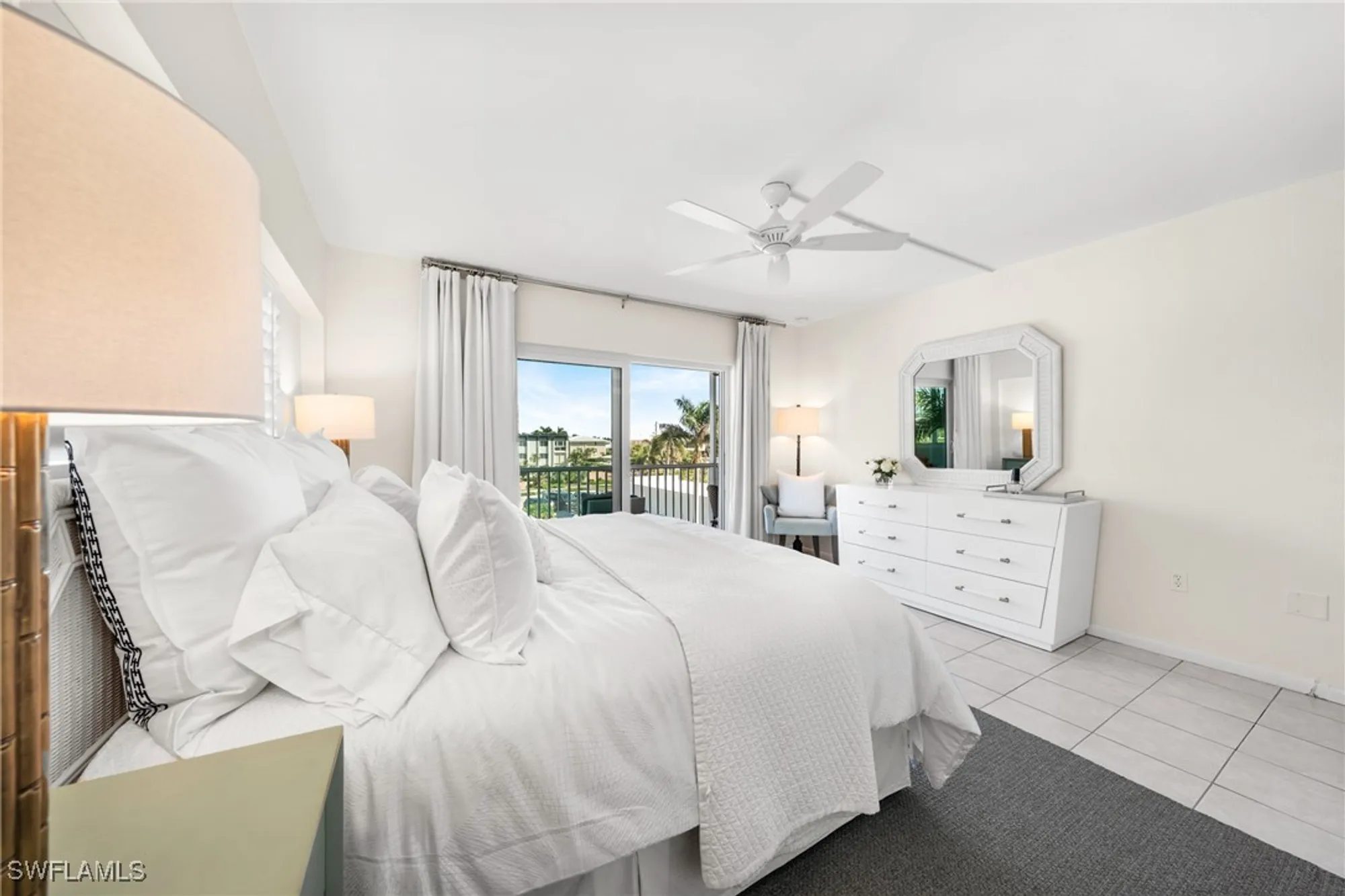 Property Slideshow image 24 of 50 | 1977 gulf shore blvd 306, Naples, FL, 34102