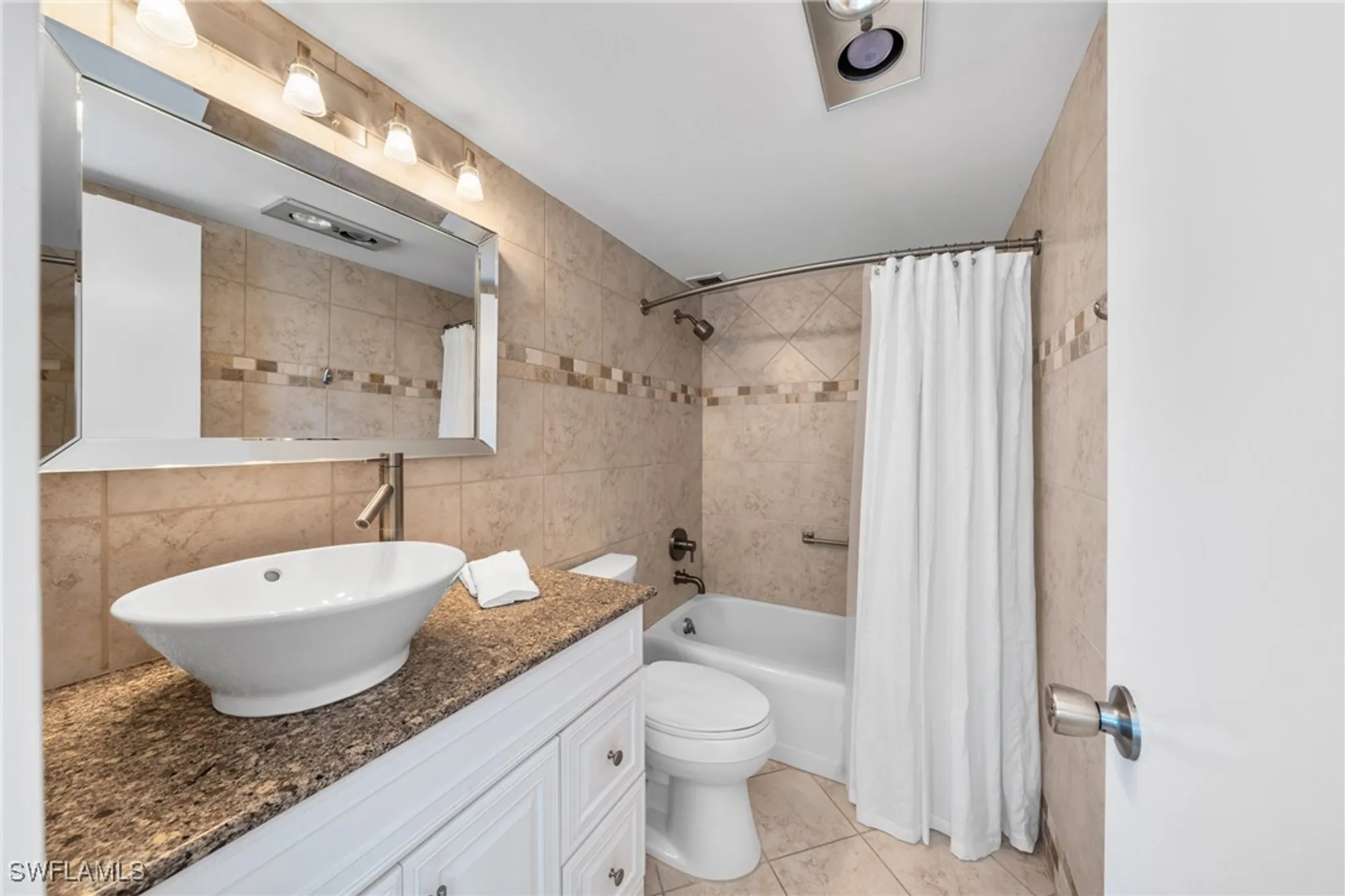 Property Slideshow image 26 of 50 | 1977 gulf shore blvd 306, Naples, FL, 34102