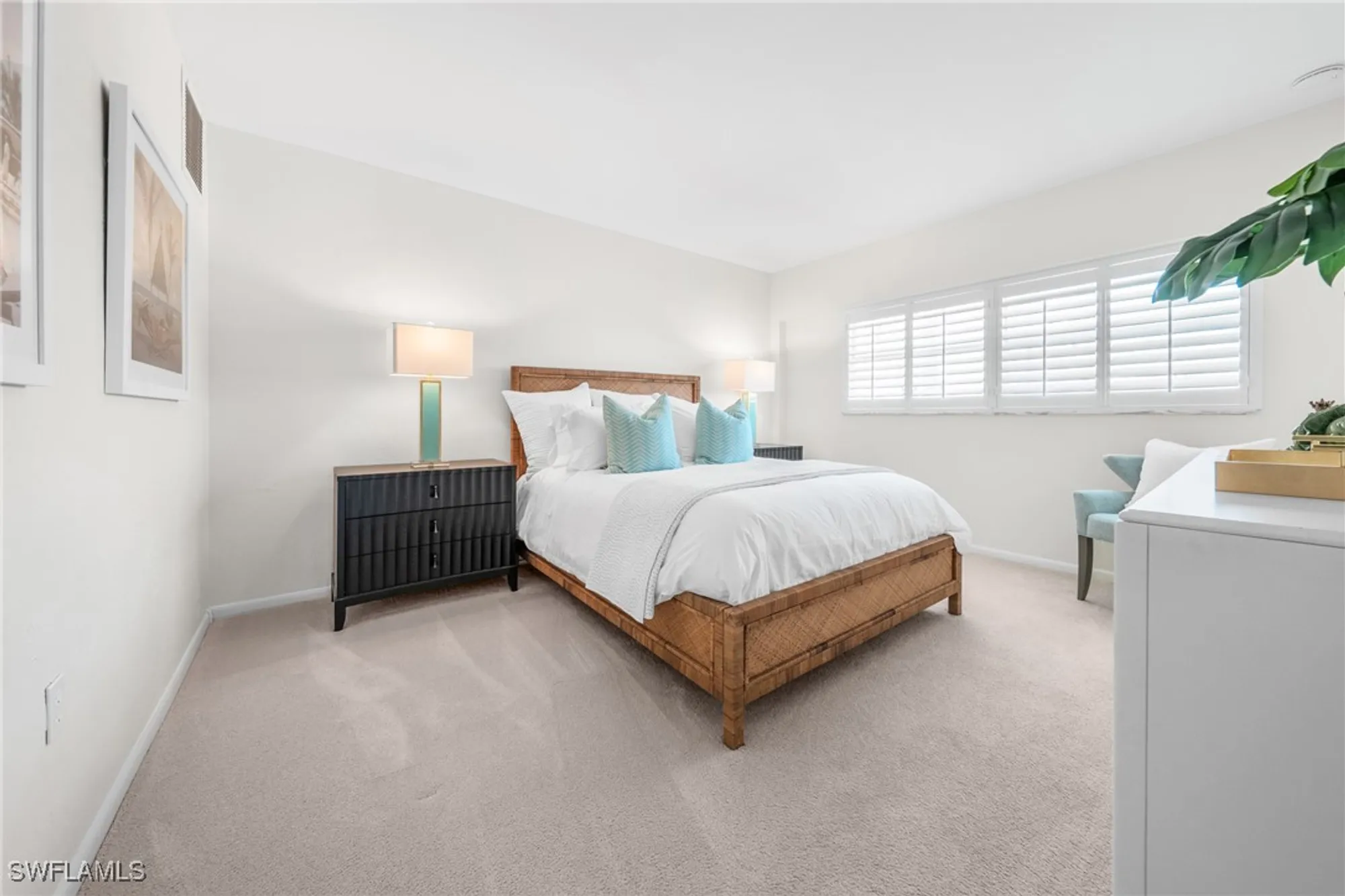 Property Slideshow image 27 of 50 | 1977 gulf shore blvd 306, Naples, FL, 34102