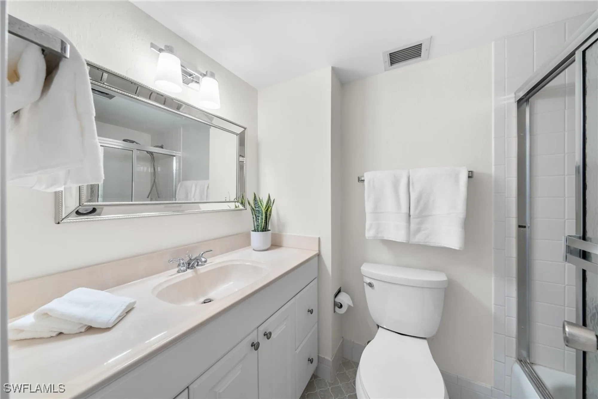 Property Slideshow image 29 of 50 | 1977 gulf shore blvd 306, Naples, FL, 34102