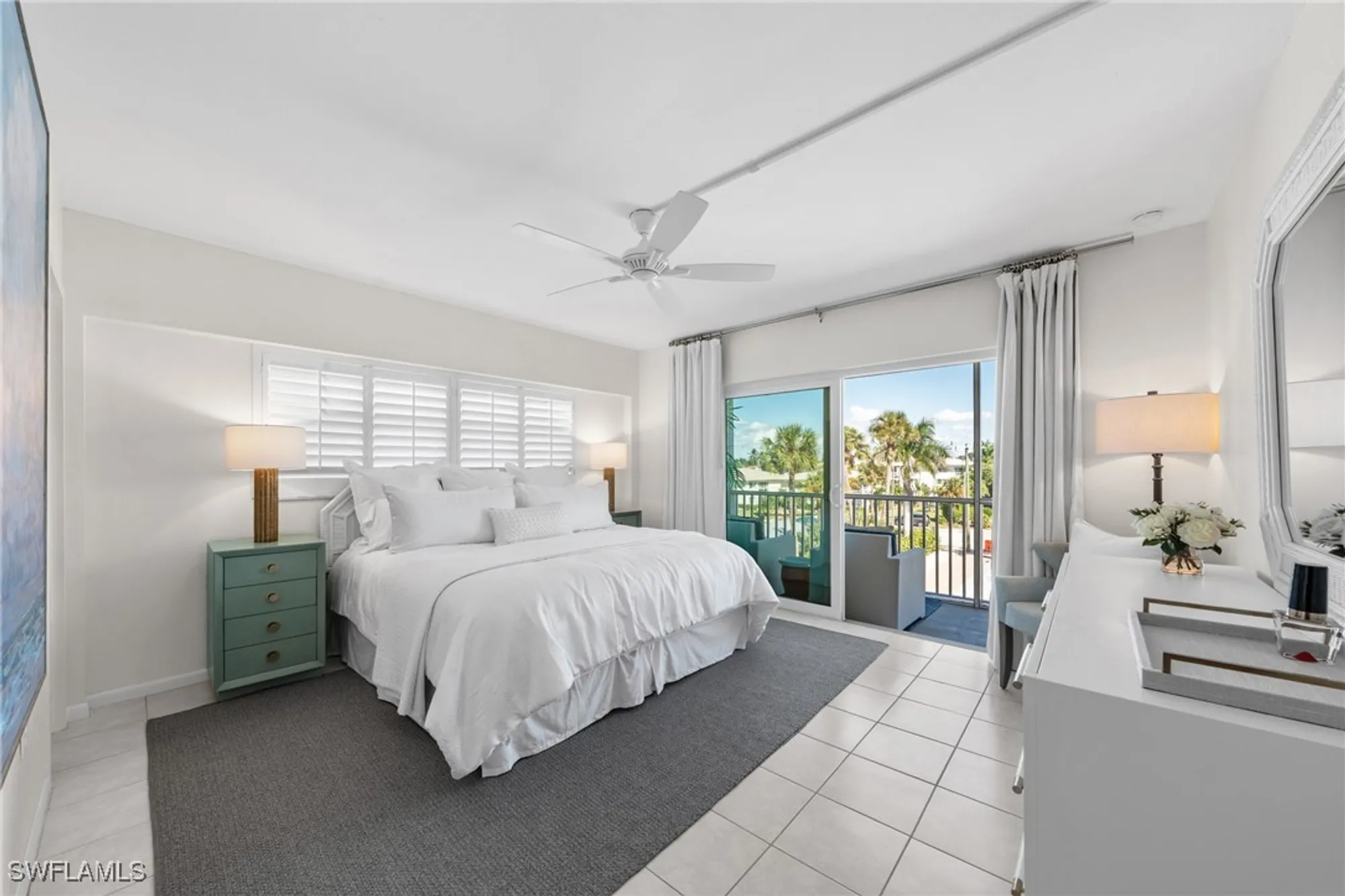 Property Slideshow image 23 of 50 | 1977 gulf shore blvd 306, Naples, FL, 34102