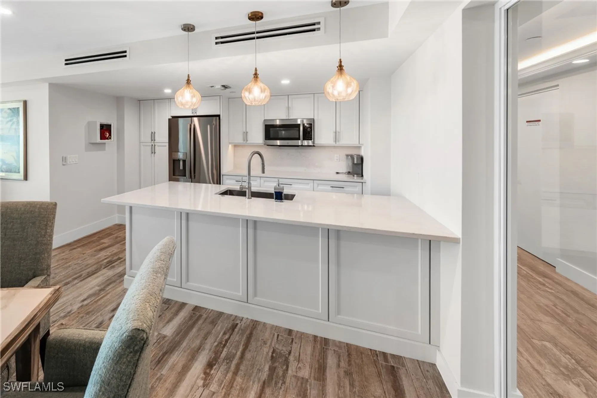 Property Slideshow image 37 of 50 | 1977 gulf shore blvd 306, Naples, FL, 34102