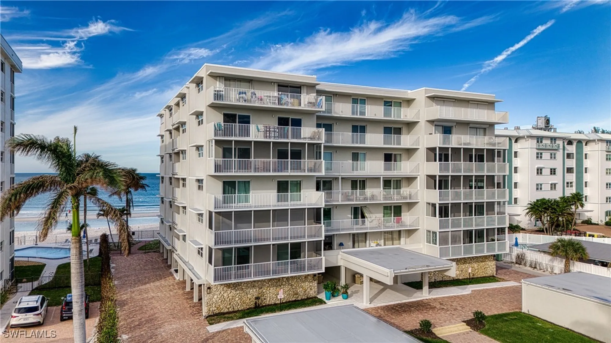 Property Slideshow image 33 of 50 | 1977 gulf shore blvd 306, Naples, FL, 34102