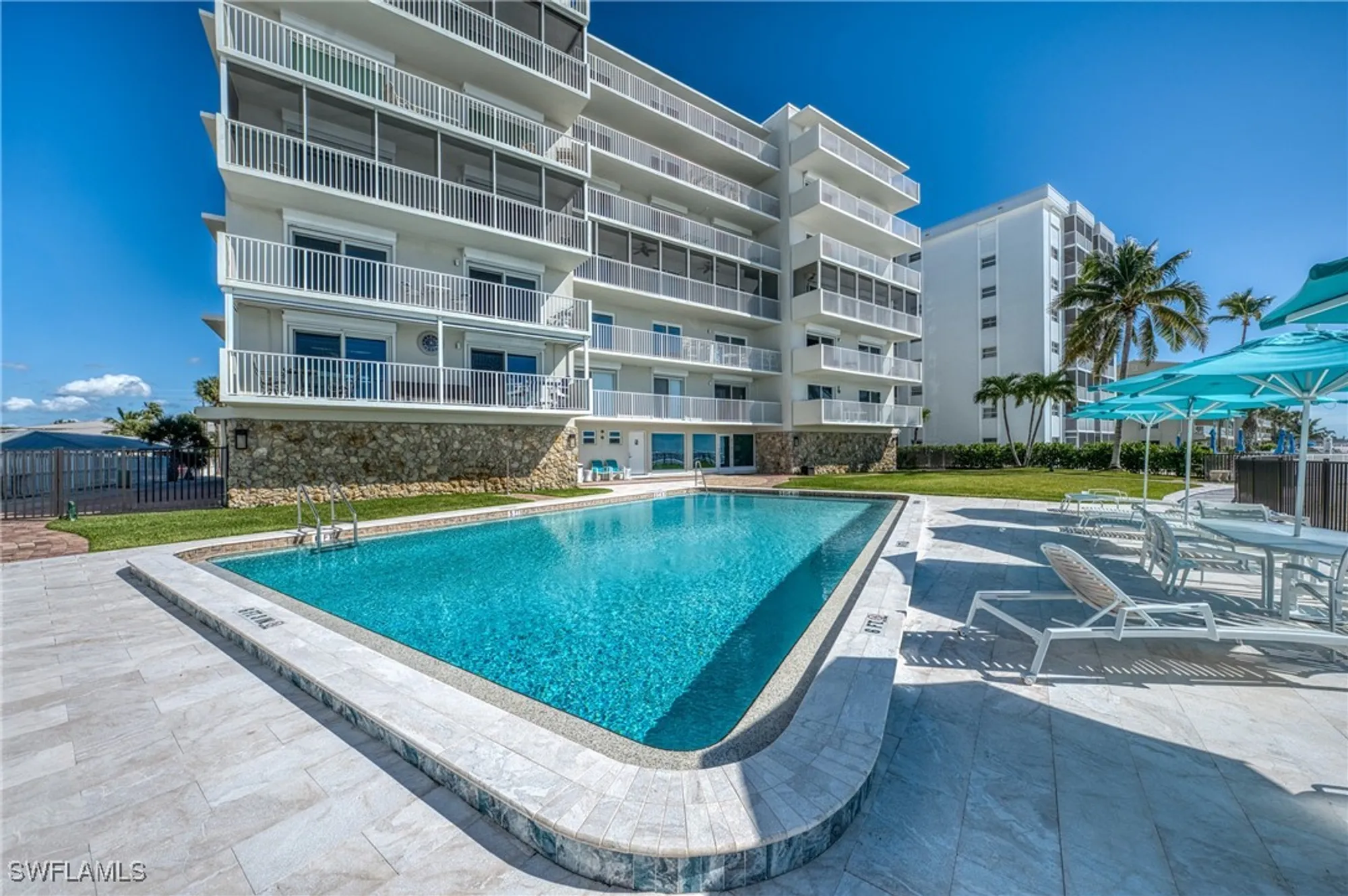 Property Slideshow image 44 of 50 | 1977 gulf shore blvd 306, Naples, FL, 34102