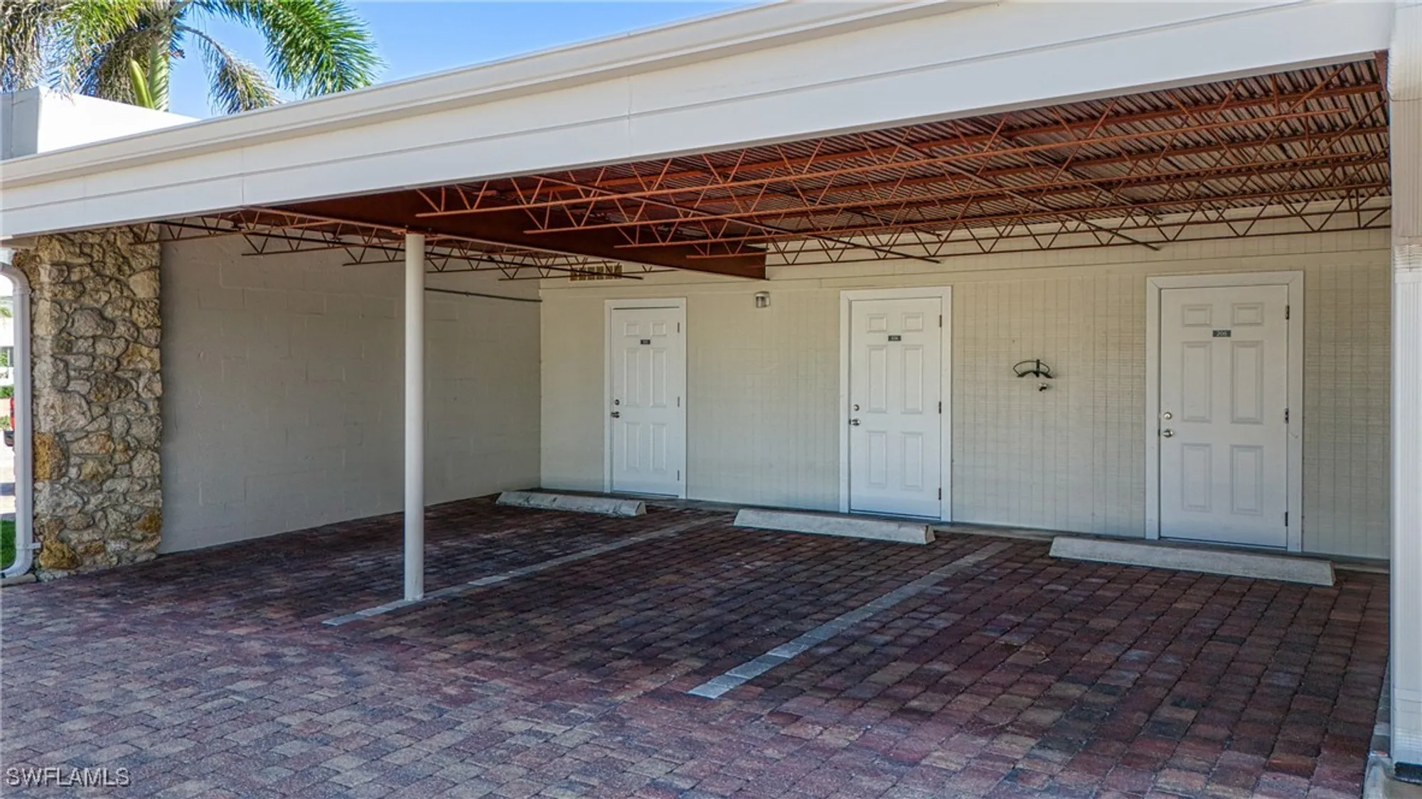 Property Slideshow image 40 of 50 | 1977 gulf shore blvd 306, Naples, FL, 34102