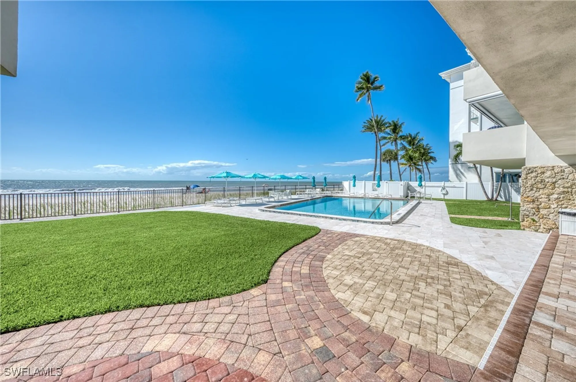 Property Slideshow image 41 of 50 | 1977 gulf shore blvd 306, Naples, FL, 34102