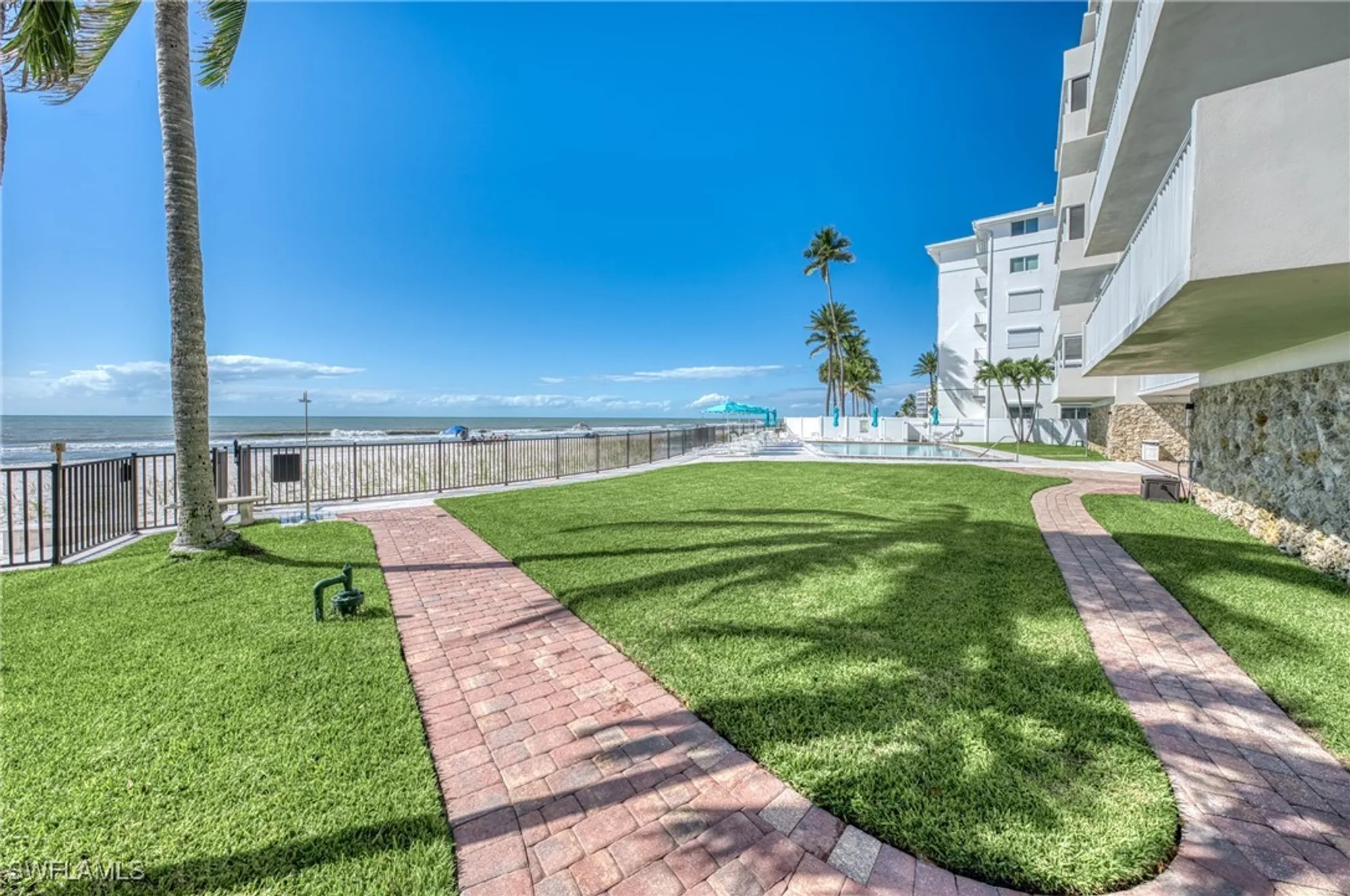 Property Slideshow image 42 of 50 | 1977 gulf shore blvd 306, Naples, FL, 34102