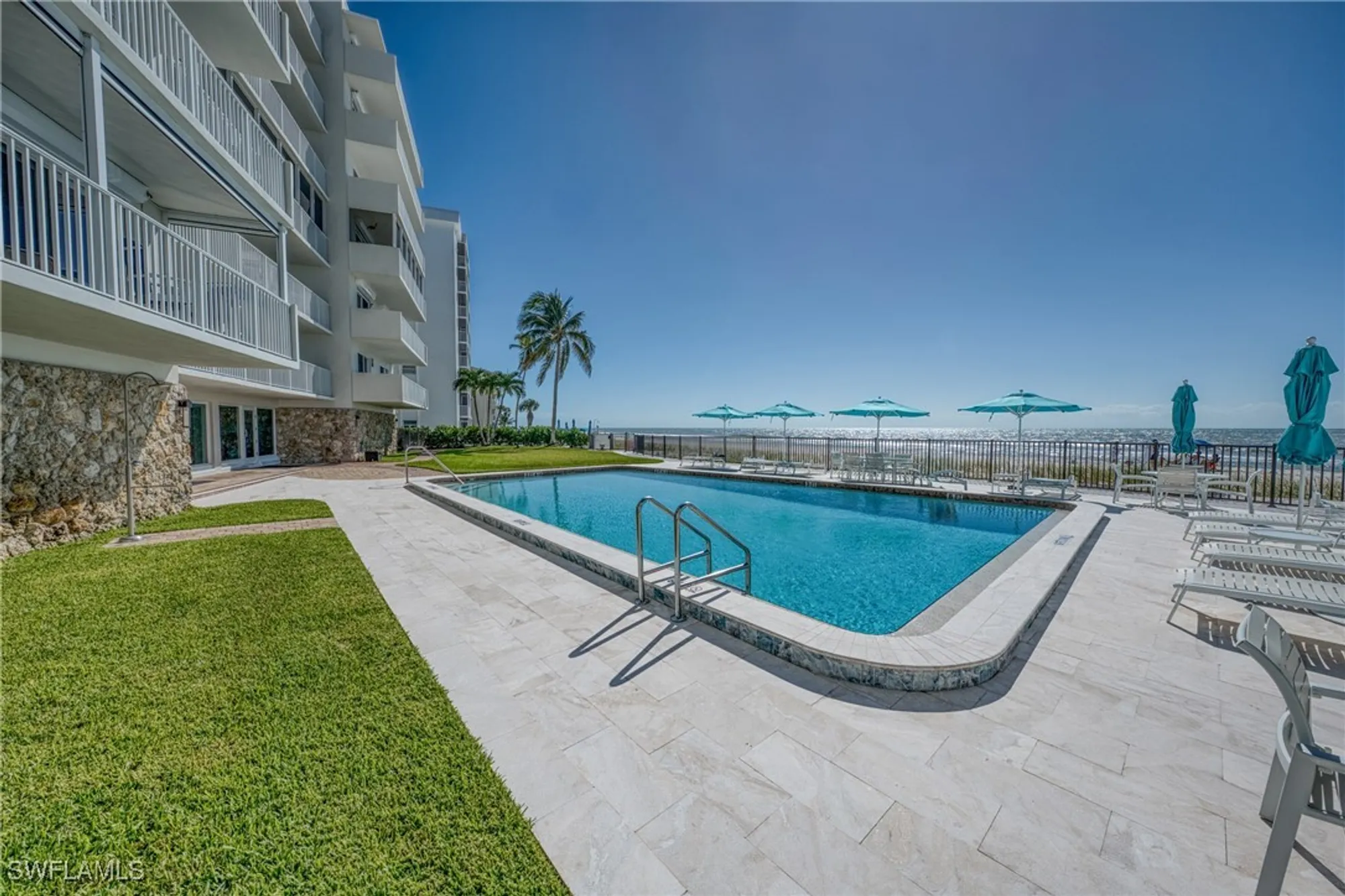 Property Slideshow image 43 of 50 | 1977 gulf shore blvd 306, Naples, FL, 34102