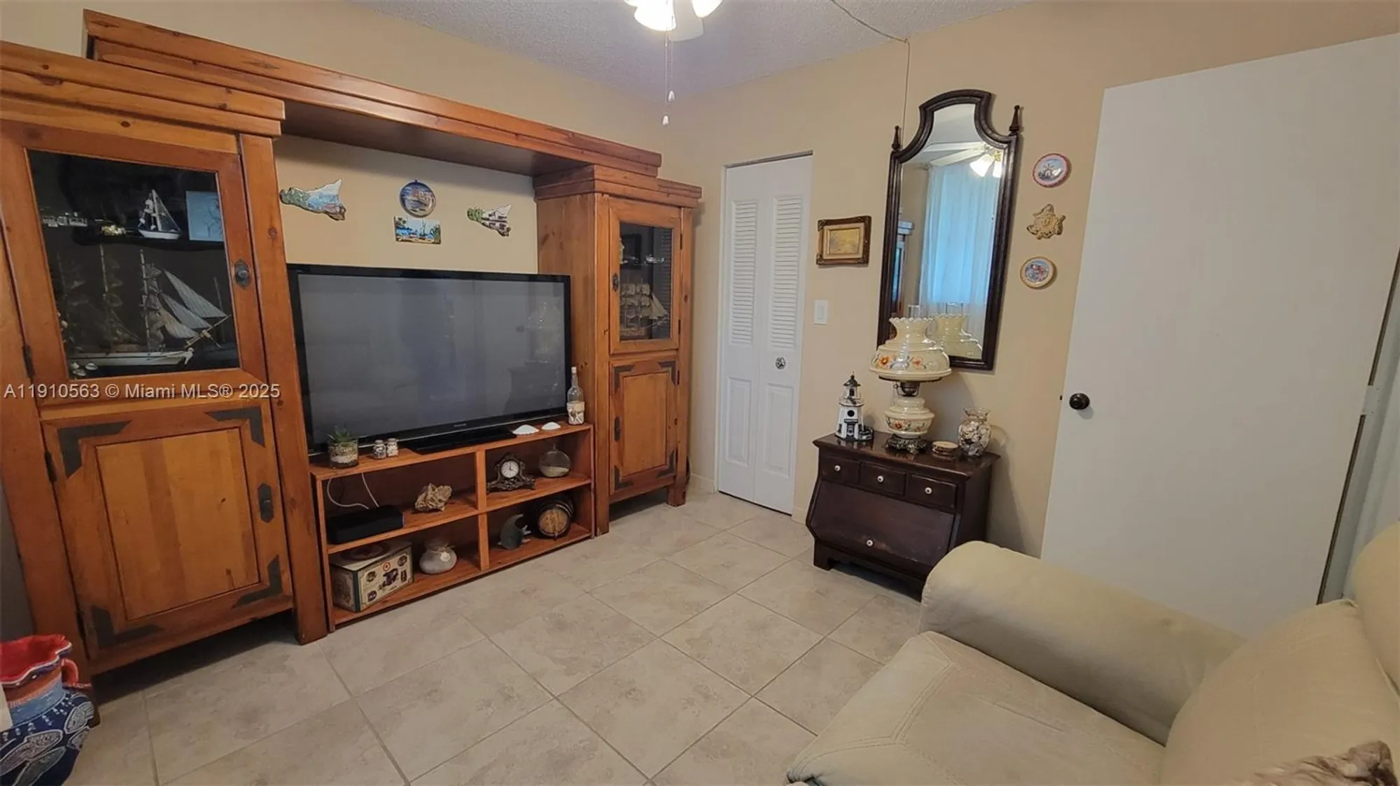 Property Slideshow image 11 of 19 | 5851 nw 62nd ave apt 202, Tamarac, FL, 33319