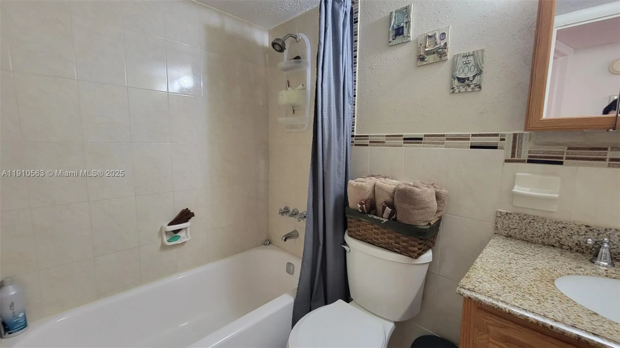 Property Slideshow image 13 of 19 | 5851 nw 62nd ave apt 202, Tamarac, FL, 33319