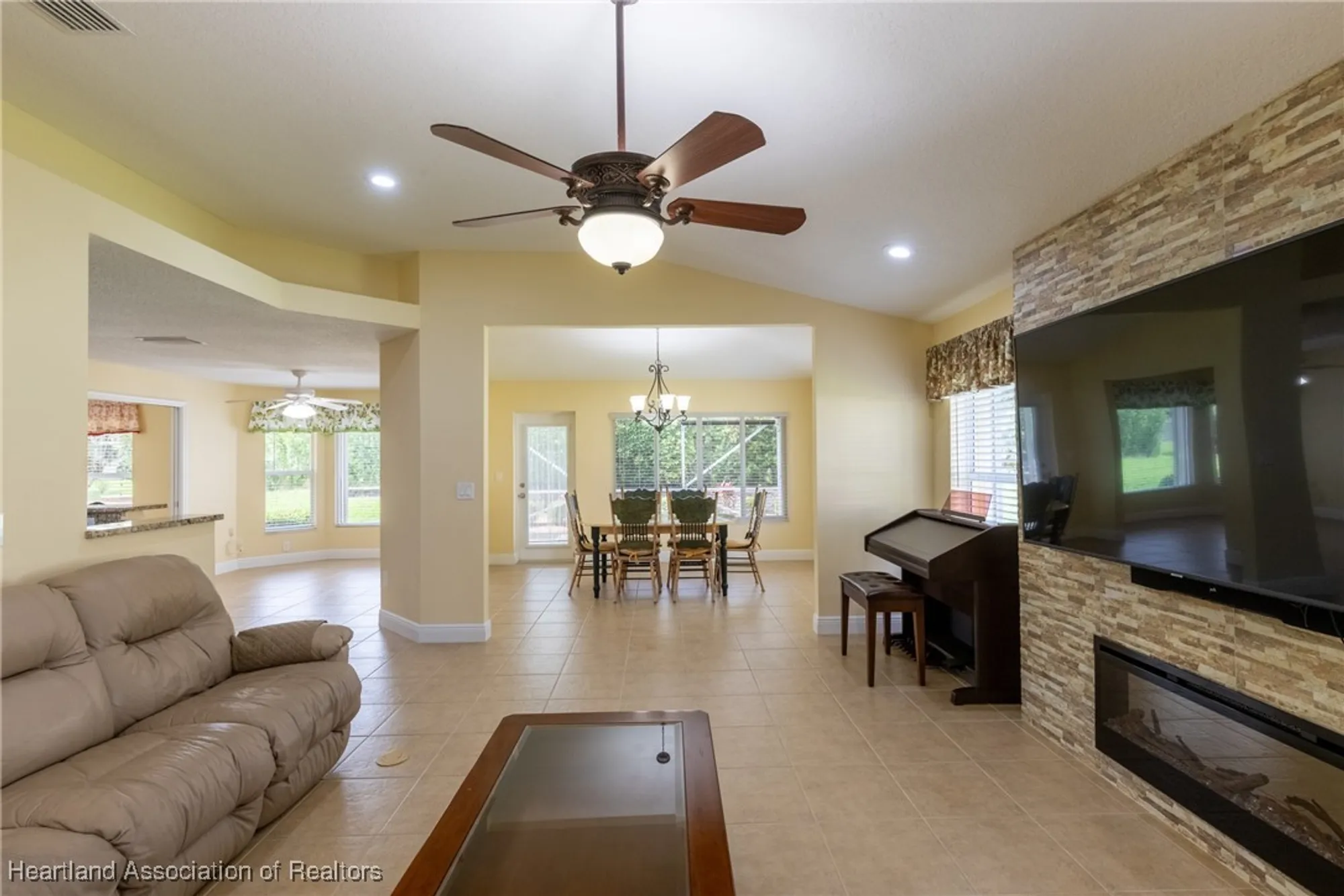 Property Slideshow image 15 of 47 | 3108 oakmont dr, Avon Park, FL, 33825