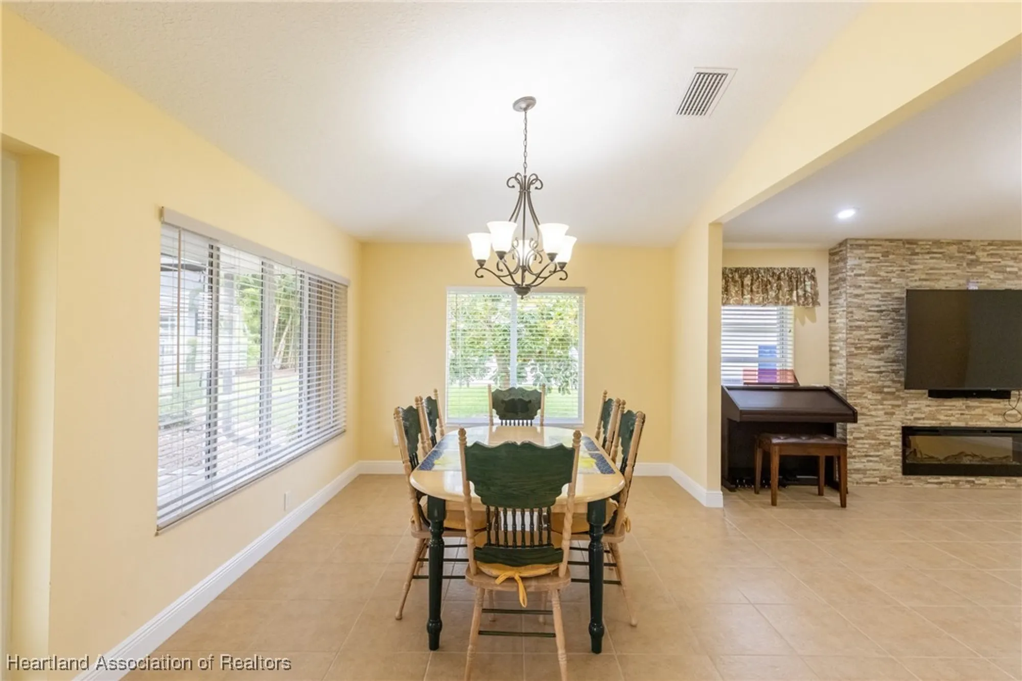 Property Slideshow image 21 of 47 | 3108 oakmont dr, Avon Park, FL, 33825