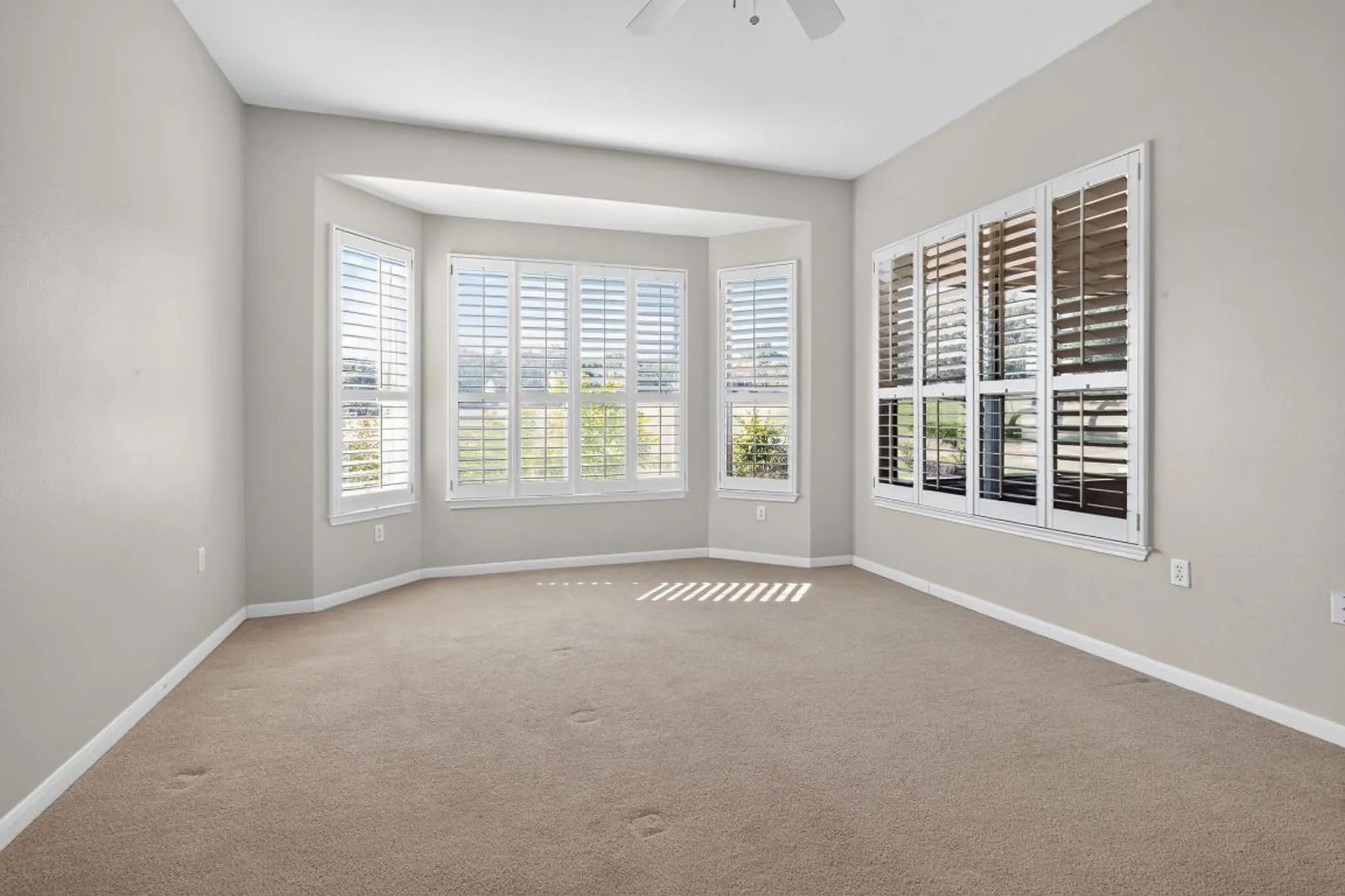 Property Slideshow image 15 of 33 | 130 crepe myrtle ln, Georgetown, TX, 78633