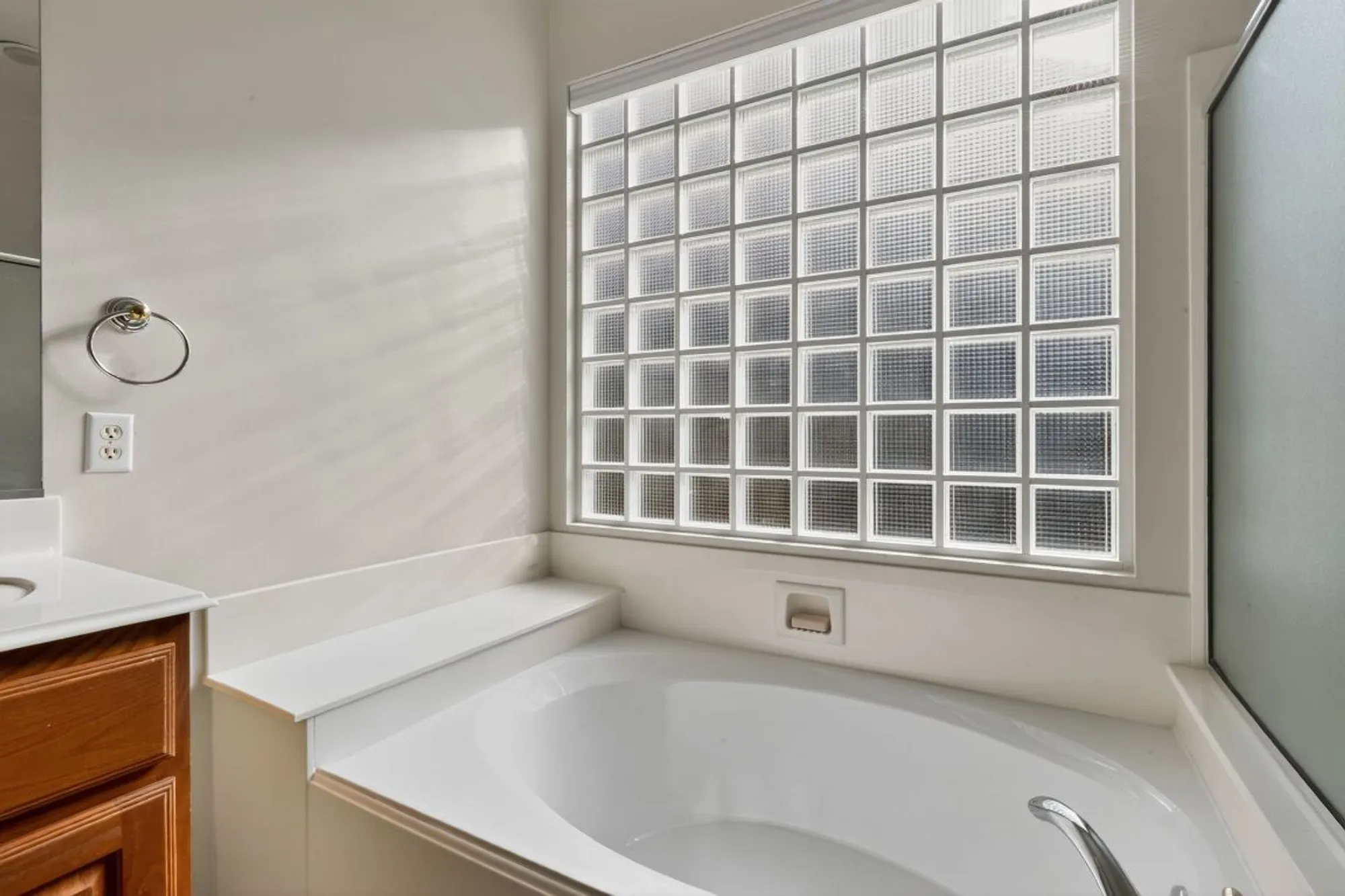 Property Slideshow image 19 of 33 | 130 crepe myrtle ln, Georgetown, TX, 78633