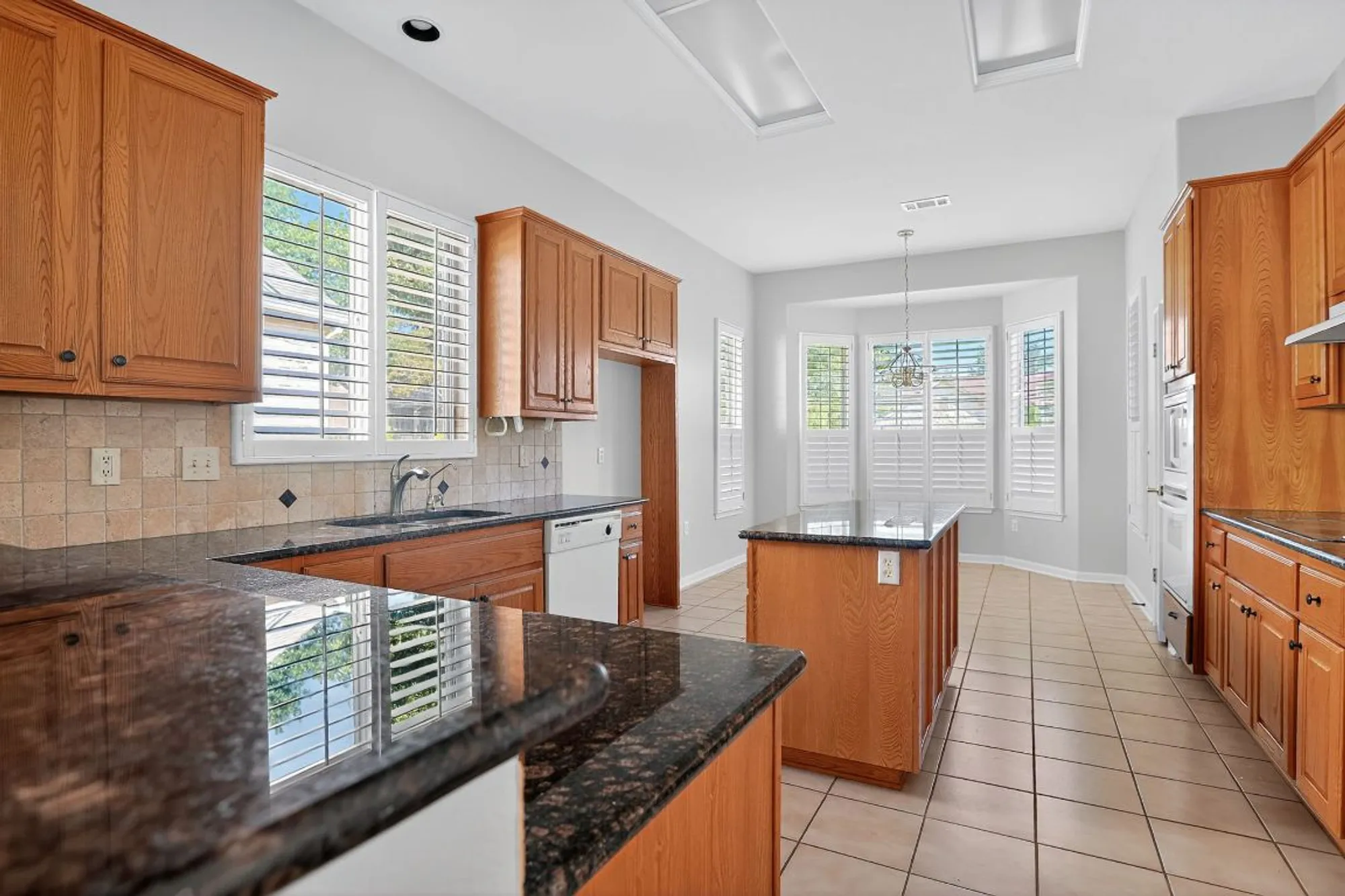 Property Slideshow image 10 of 33 | 130 crepe myrtle ln, Georgetown, TX, 78633