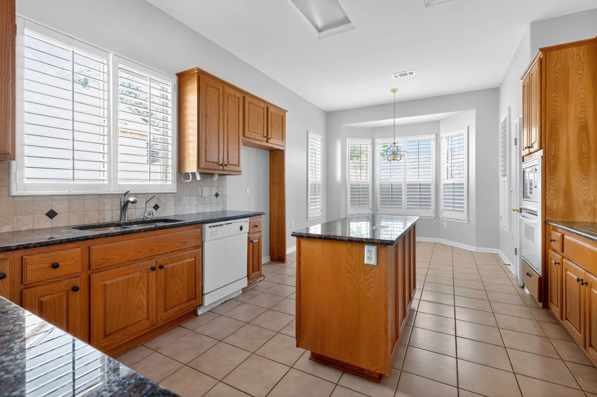 Property Slideshow image 12 of 33 | 130 crepe myrtle ln, Georgetown, TX, 78633