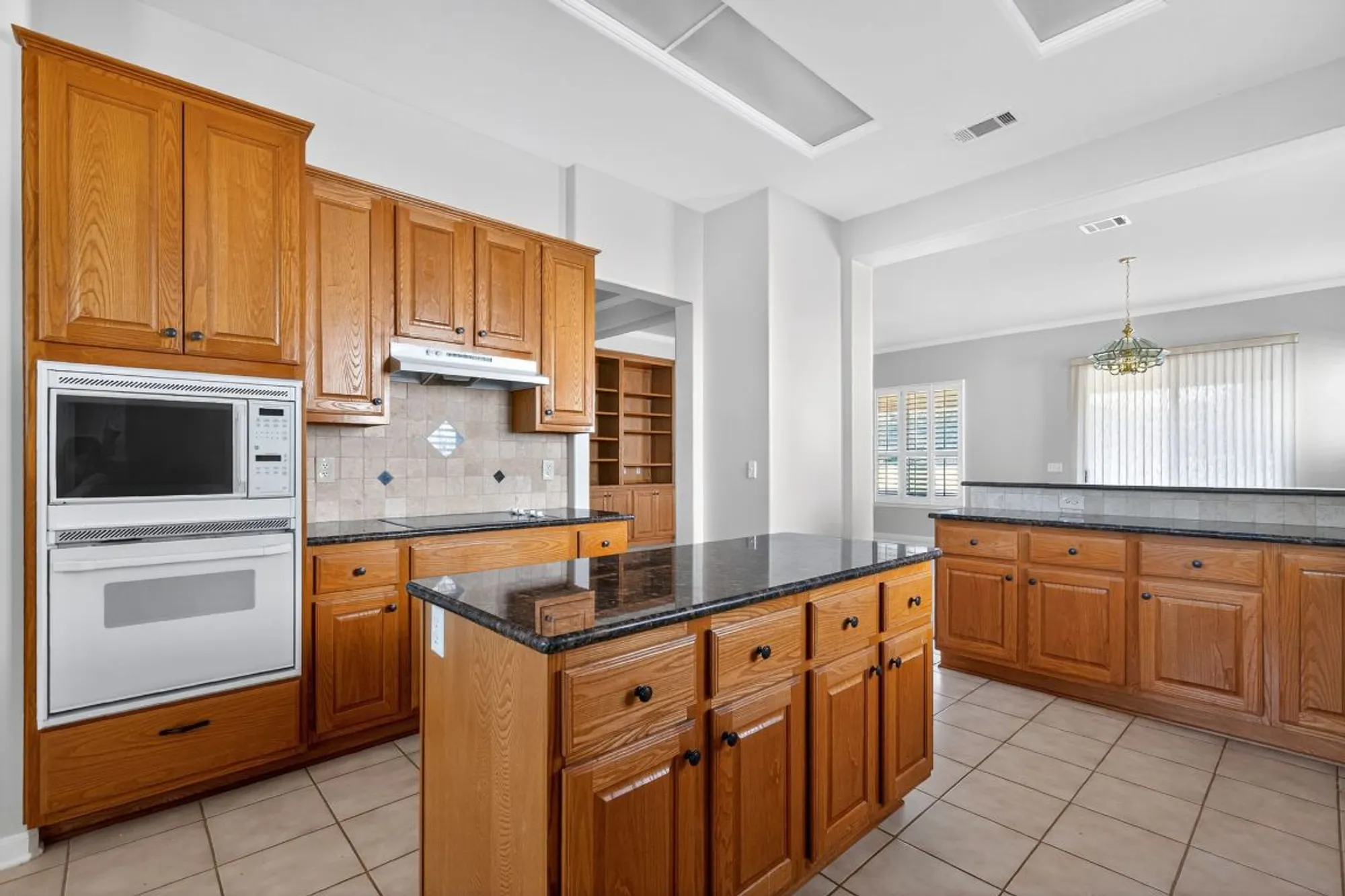 Property Slideshow image 4 of 33 | 130 crepe myrtle ln, Georgetown, TX, 78633