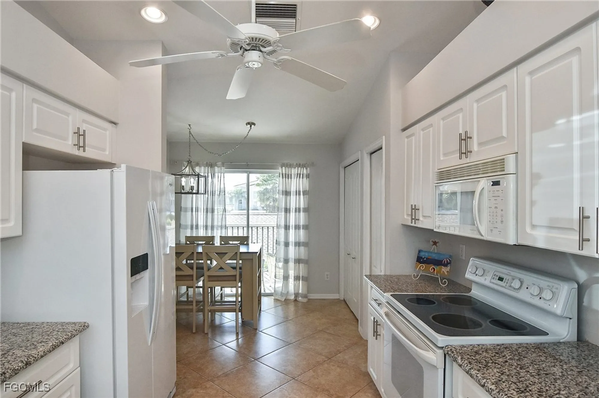 Property Slideshow image 9 of 50 | 8067 queen palm ln apt 625, Fort Myers, FL, 33966