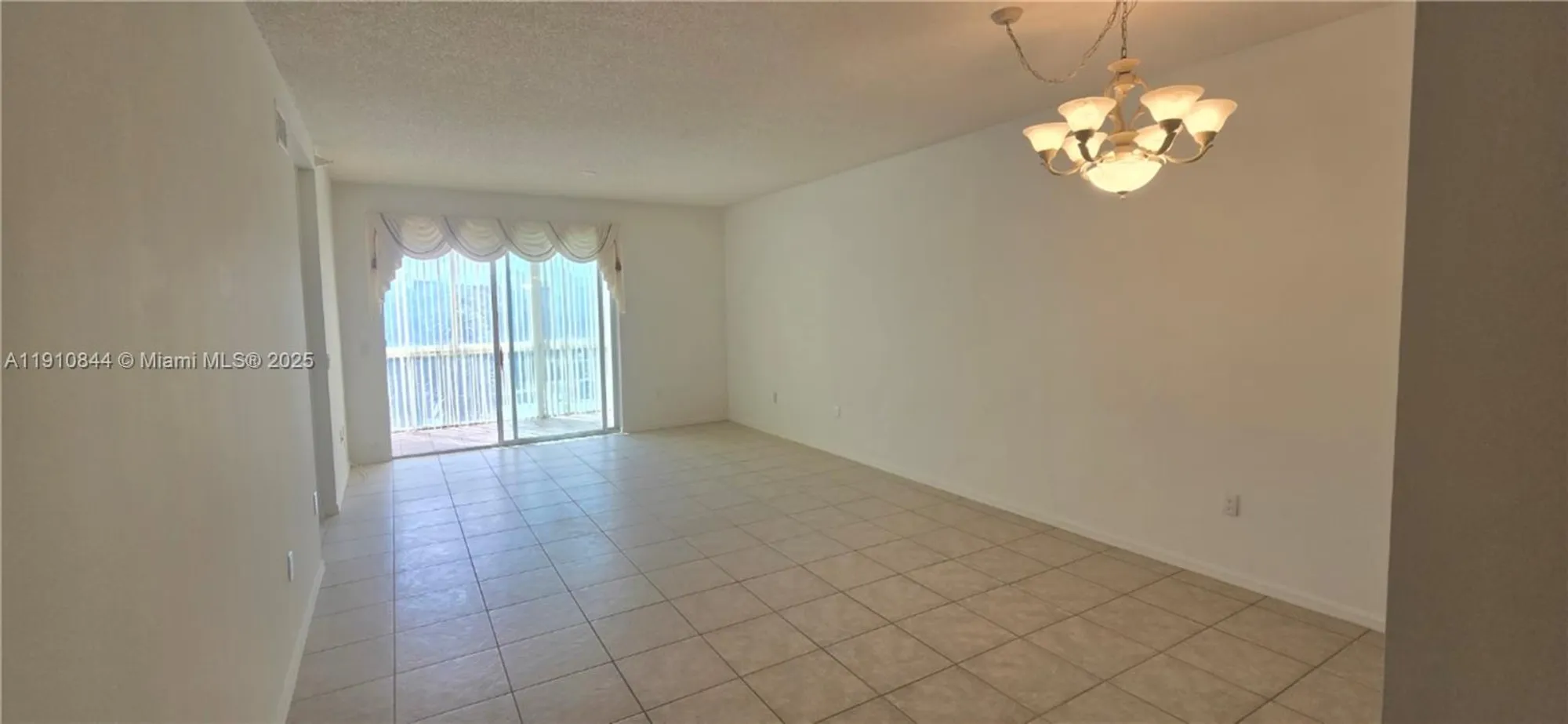 Property Slideshow image 14 of 38 | 7775 southampton ter 305, Tamarac, FL, 33321