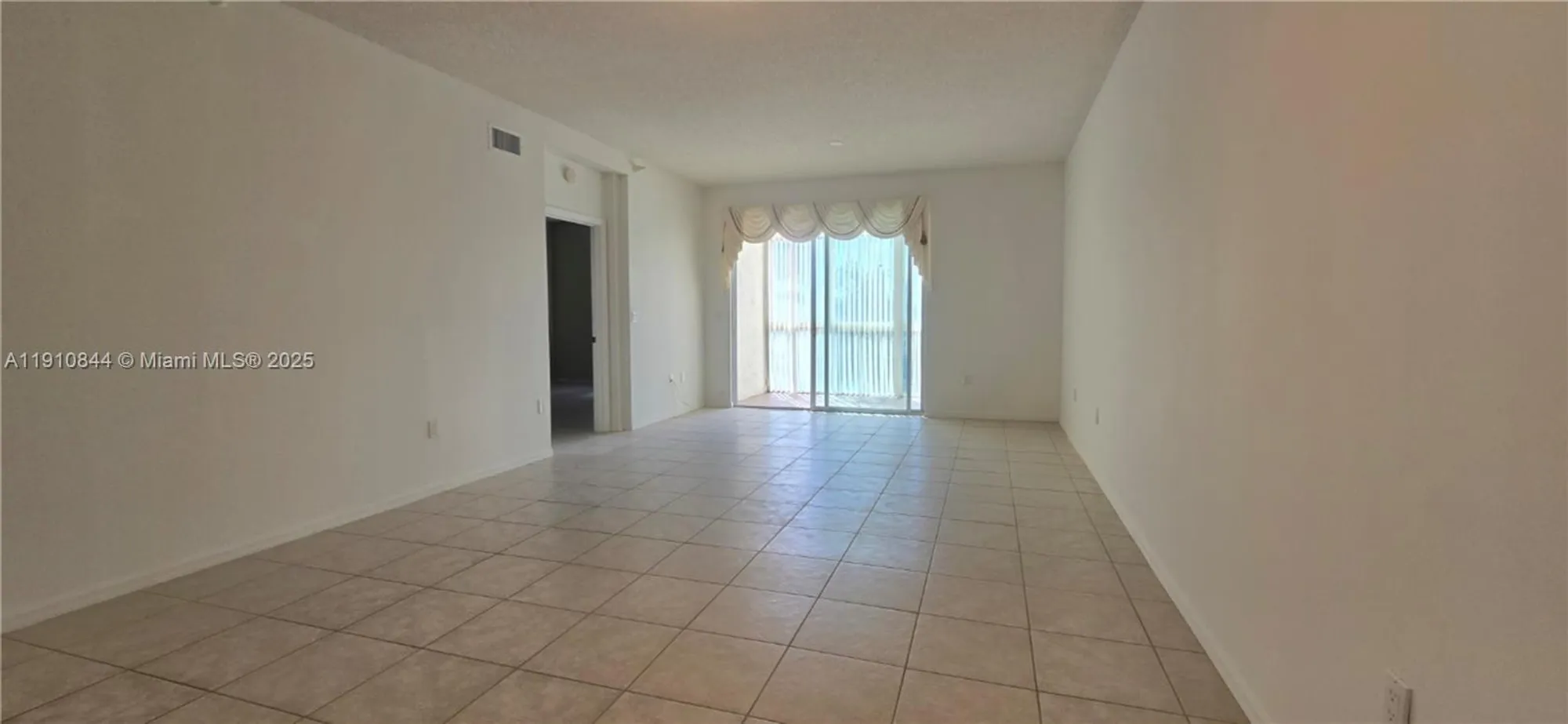 Property Slideshow image 15 of 38 | 7775 southampton ter 305, Tamarac, FL, 33321