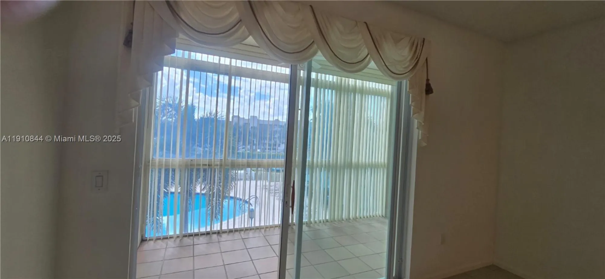 Property Slideshow image 17 of 38 | 7775 southampton ter 305, Tamarac, FL, 33321