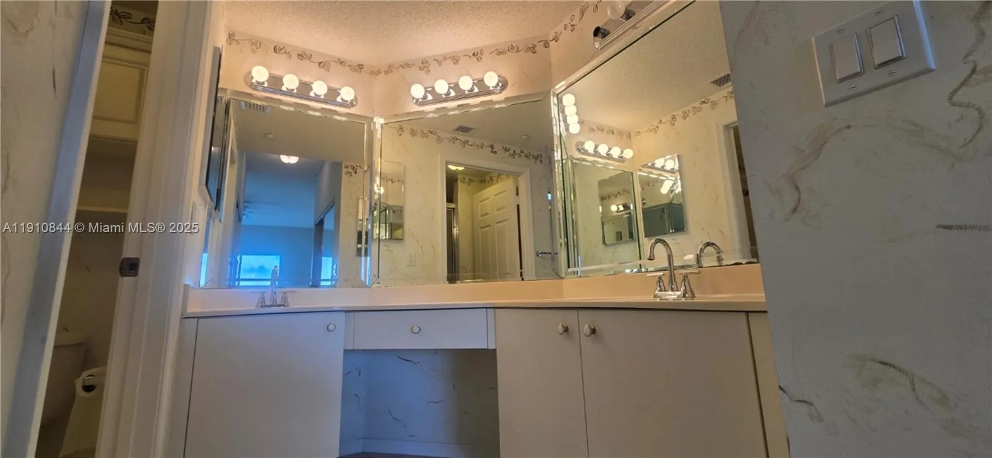 Property Slideshow image 26 of 38 | 7775 southampton ter 305, Tamarac, FL, 33321