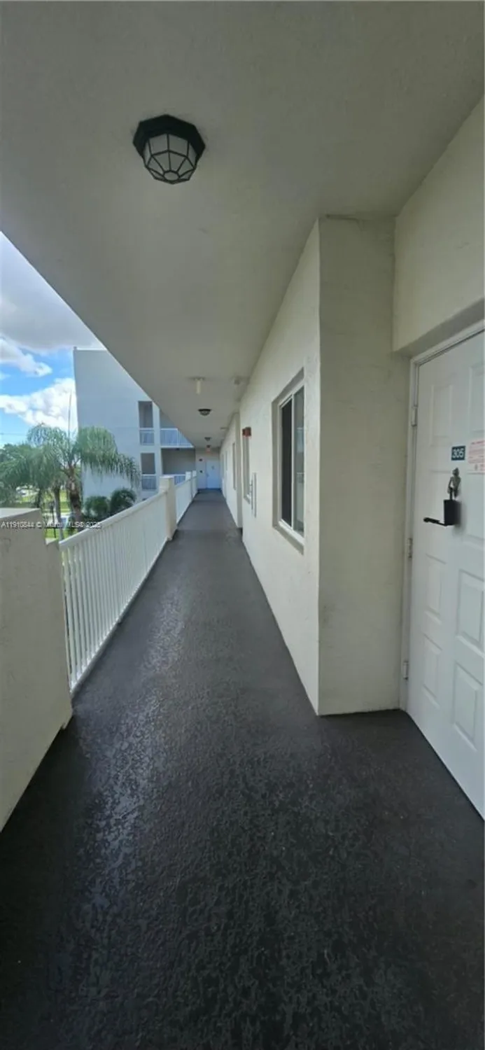Property Slideshow image 31 of 38 | 7775 southampton ter 305, Tamarac, FL, 33321