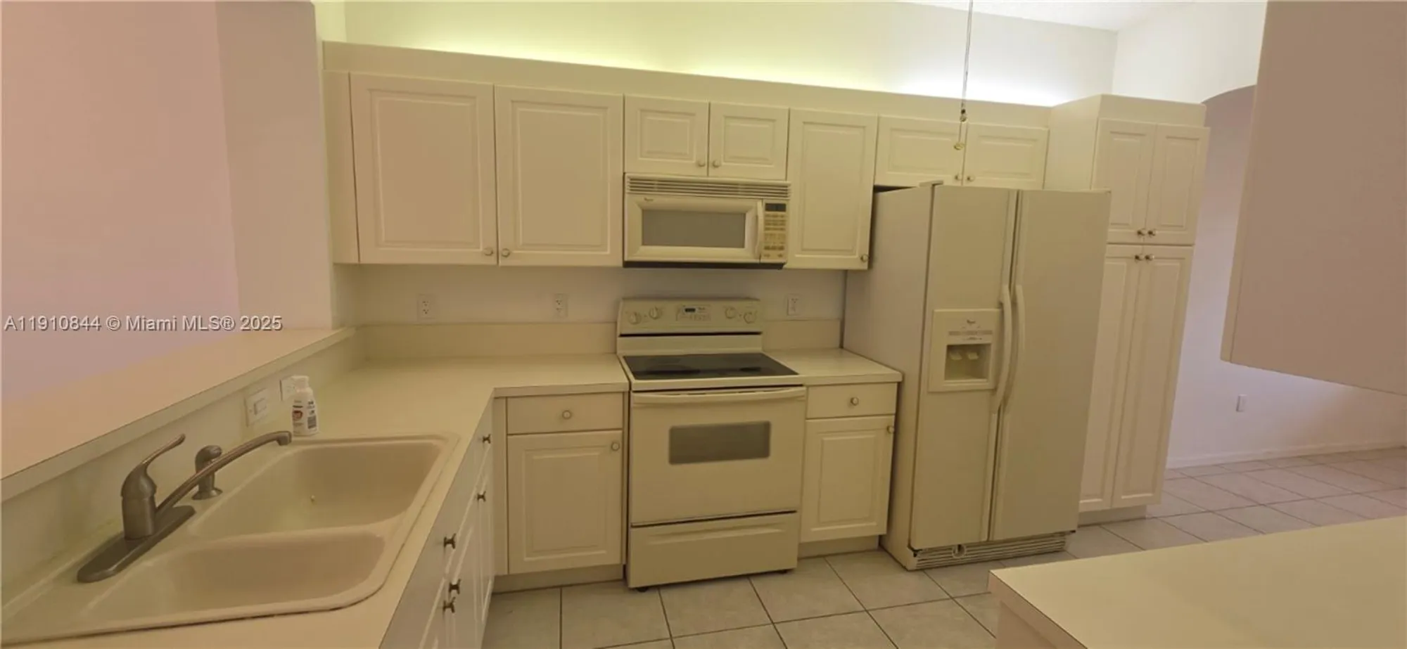 Property Slideshow image 7 of 38 | 7775 southampton ter 305, Tamarac, FL, 33321