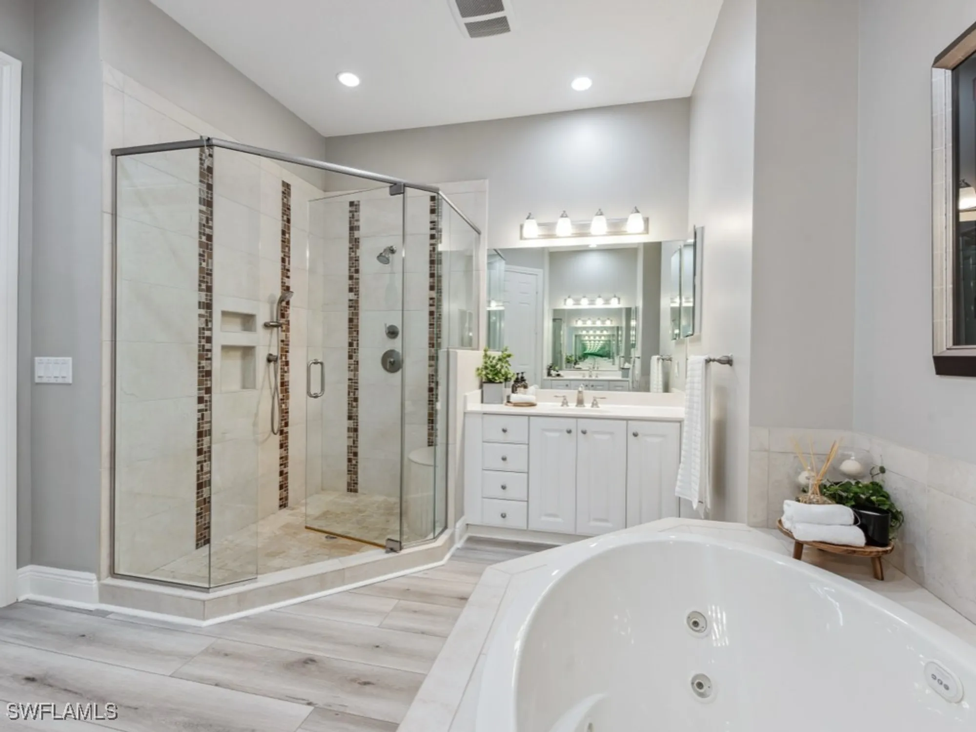 Property Slideshow image 14 of 30 | 9270 campanile cir 202, Naples, FL, 34114