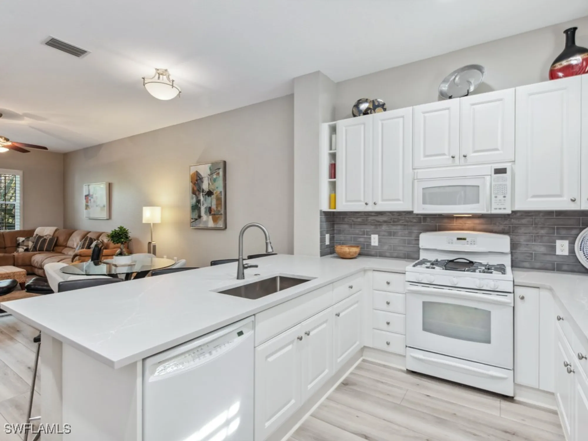 Property Slideshow image 5 of 30 | 9270 campanile cir 202, Naples, FL, 34114