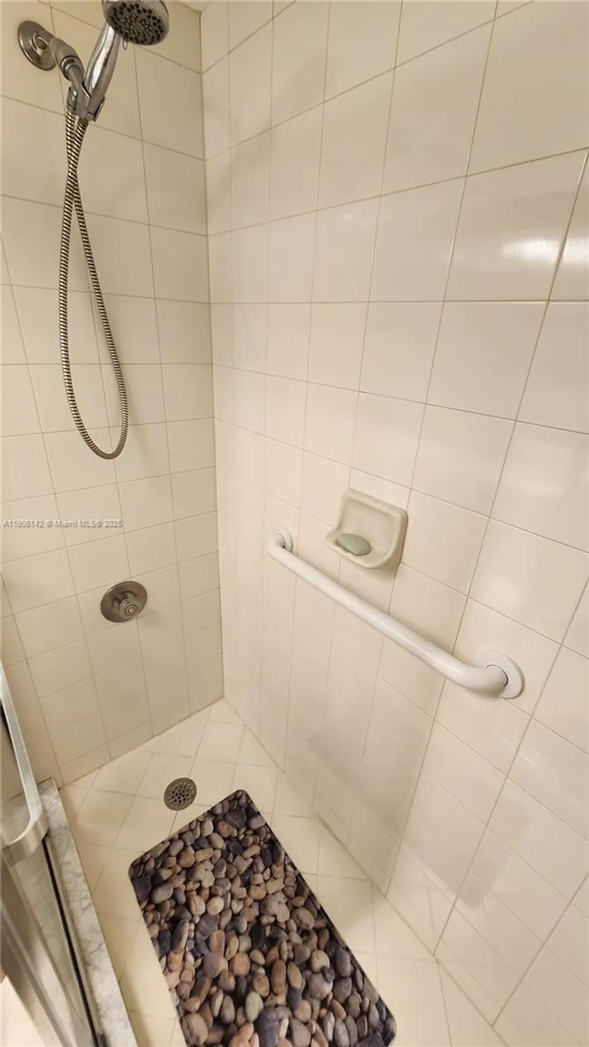 Property Slideshow image 20 of 42 | 2132 cambridge f # 2132, Deerfield Beach, FL, 33442