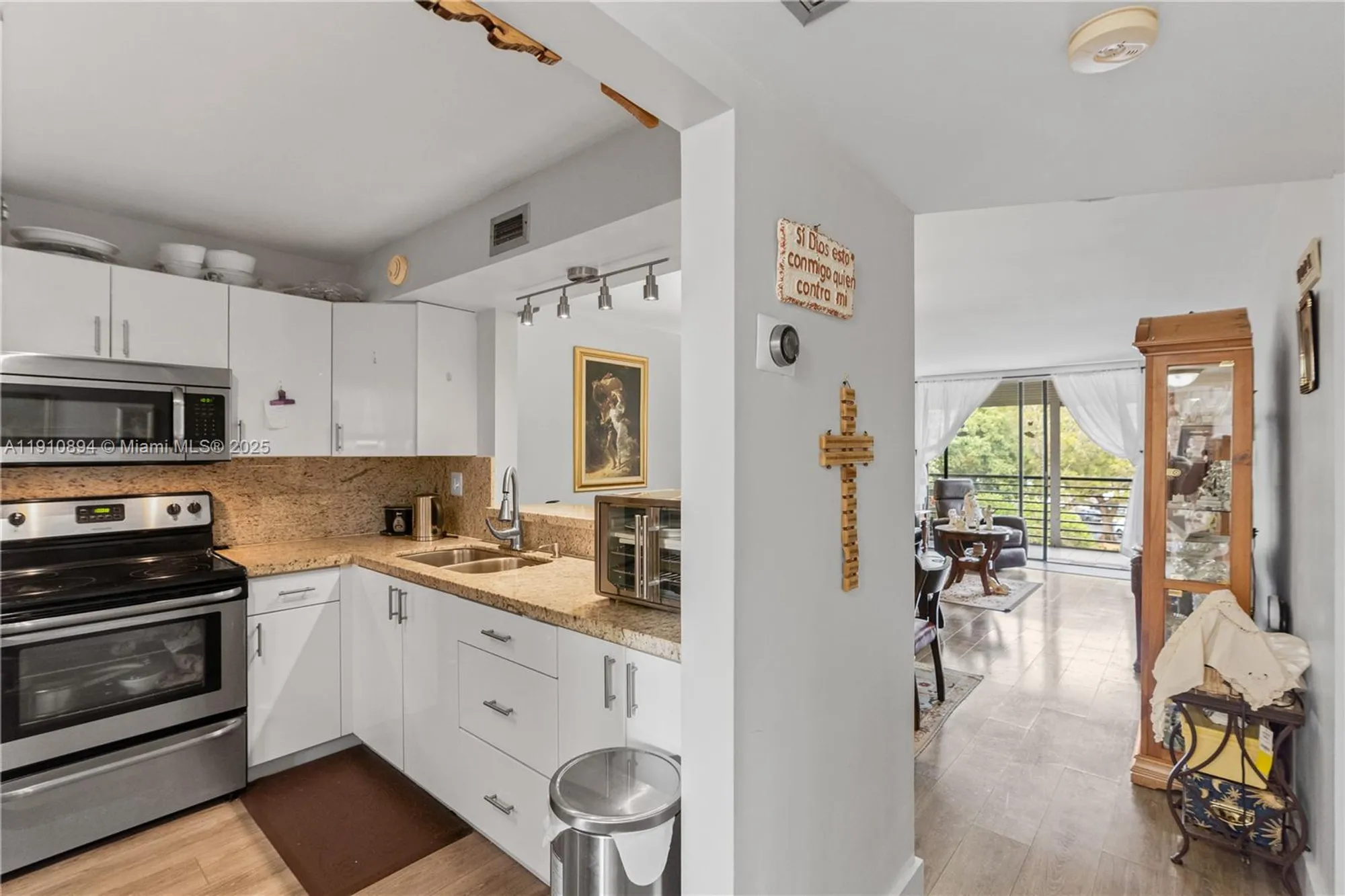 Property Slideshow image 24 of 63 | 1000 colony point cir apt 308, Pembroke Pines, FL, 33026