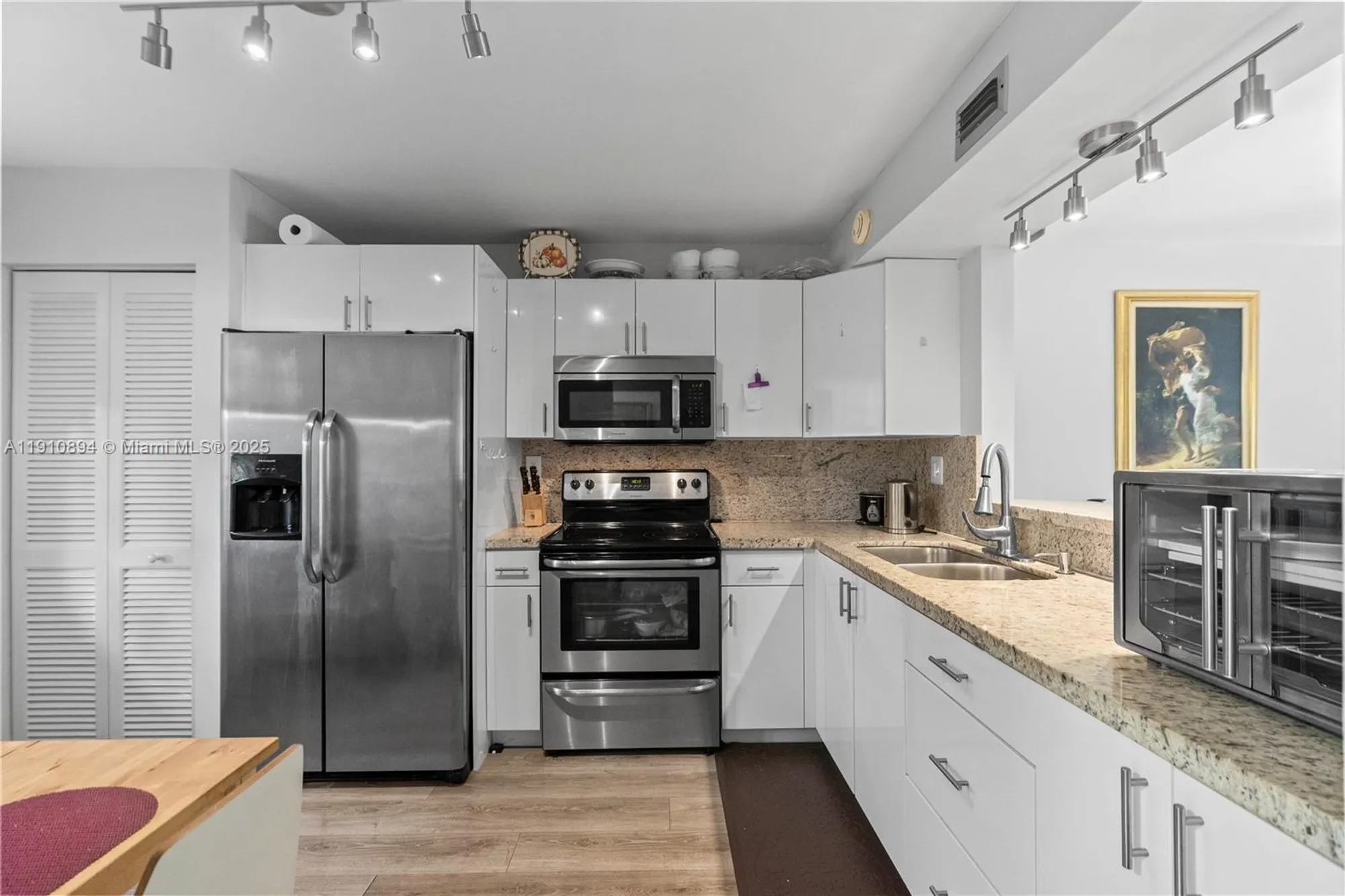 Property Slideshow image 36 of 63 | 1000 colony point cir apt 308, Pembroke Pines, FL, 33026