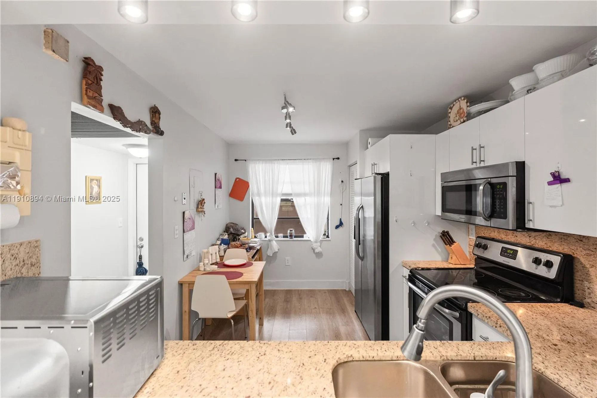 Property Slideshow image 7 of 63 | 1000 colony point cir apt 308, Pembroke Pines, FL, 33026