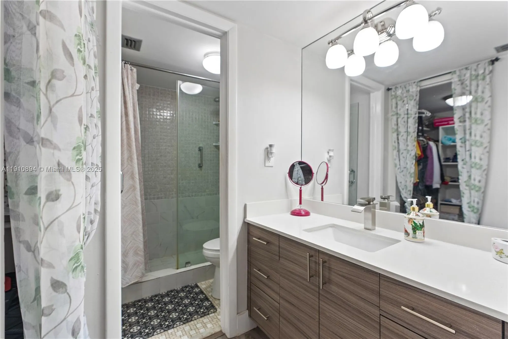 Property Slideshow image 8 of 63 | 1000 colony point cir apt 308, Pembroke Pines, FL, 33026