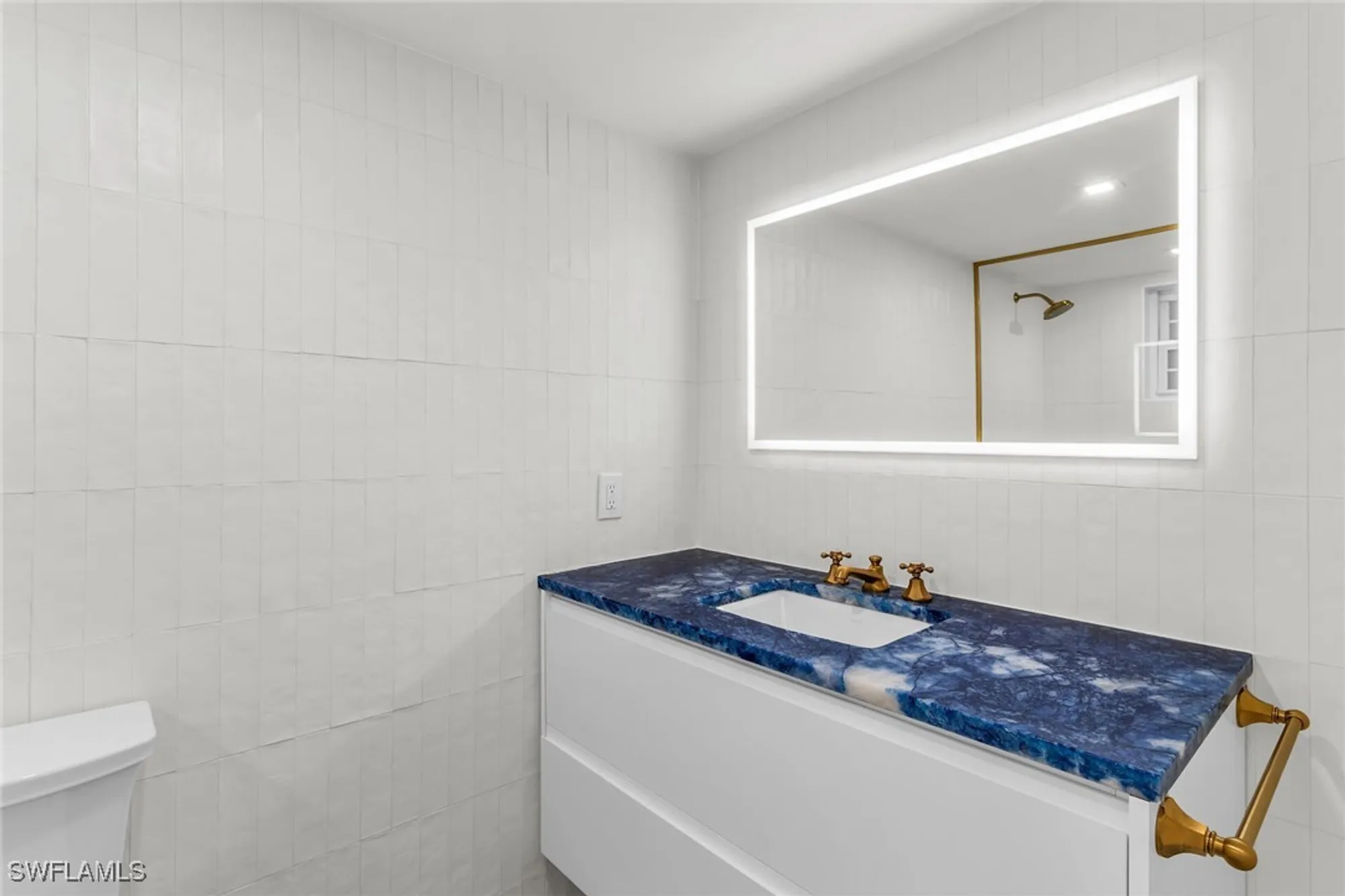 Property Slideshow image 14 of 37 | 2401 gulf shore blvd 13, Naples, FL, 34103