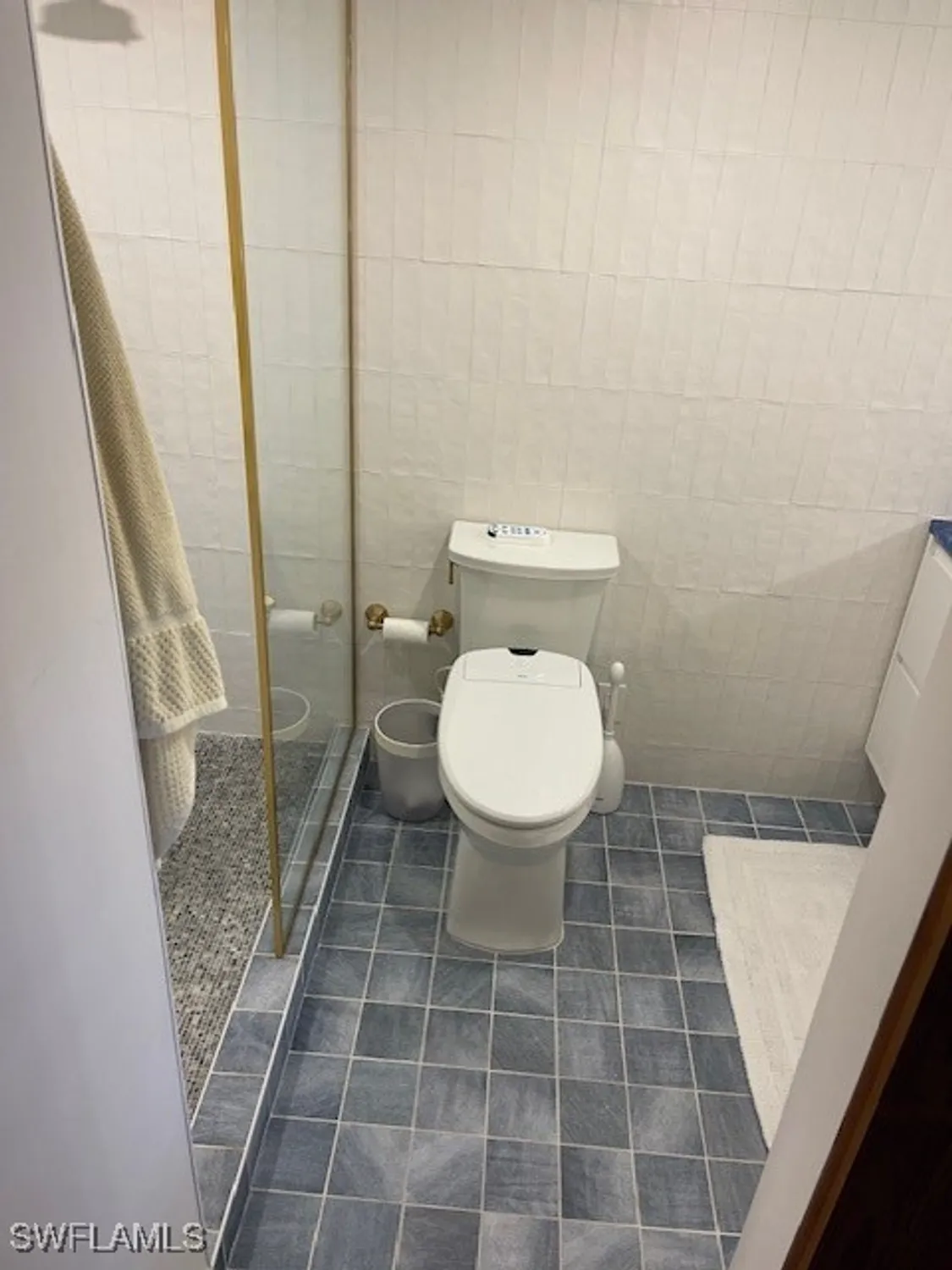 Property Slideshow image 16 of 37 | 2401 gulf shore blvd 13, Naples, FL, 34103