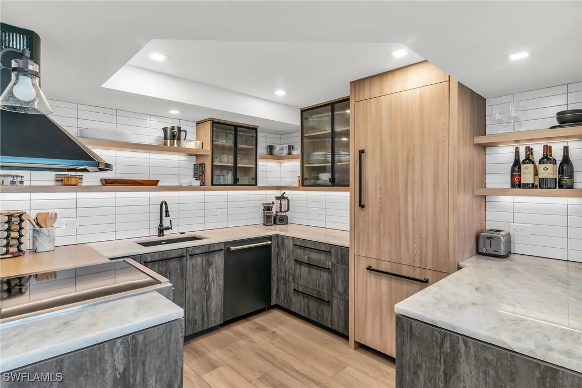 Property Slideshow image 8 of 37 | 2401 gulf shore blvd 13, Naples, FL, 34103