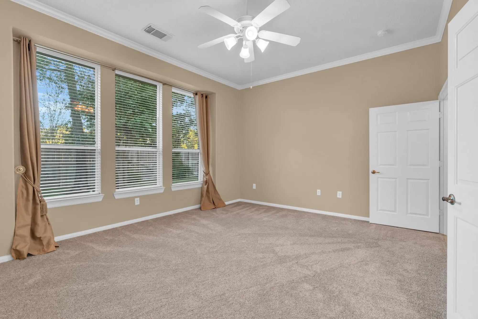 Property Slideshow image 25 of 46 | 34 windsor bridge dr, Conroe, TX, 77384