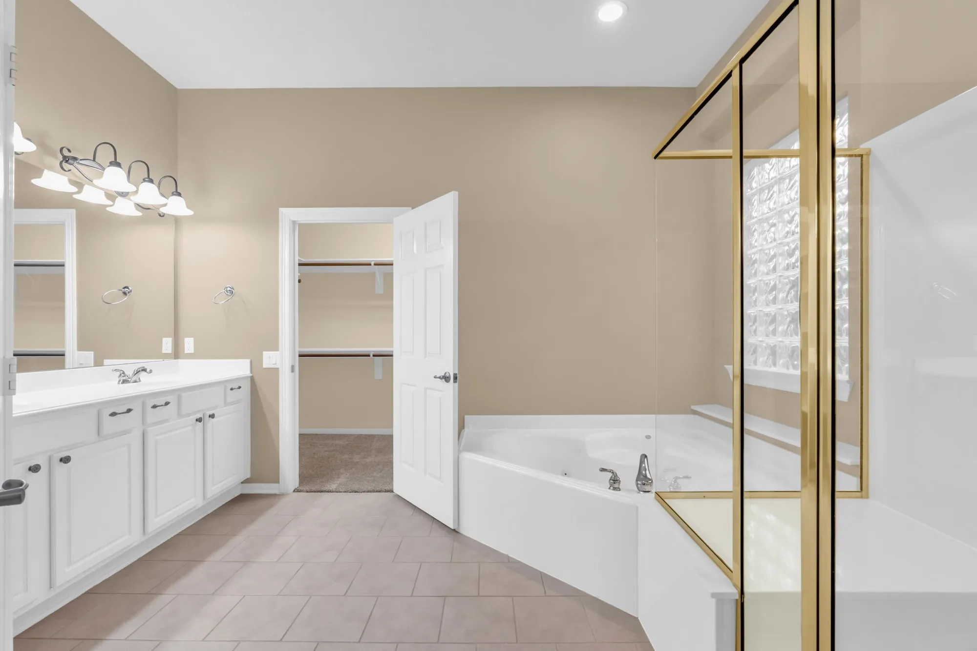 Property Slideshow image 26 of 46 | 34 windsor bridge dr, Conroe, TX, 77384