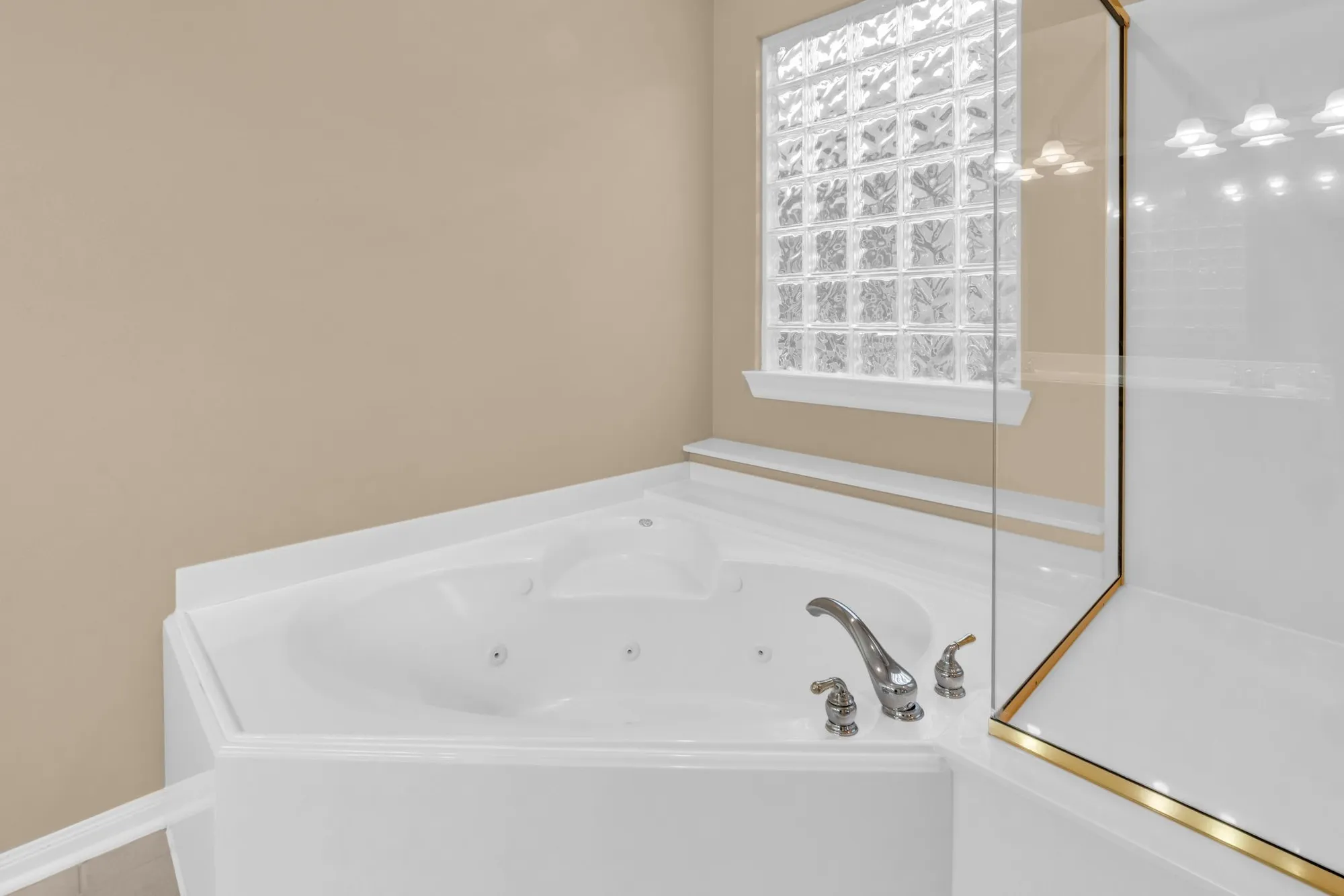 Property Slideshow image 28 of 46 | 34 windsor bridge dr, Conroe, TX, 77384