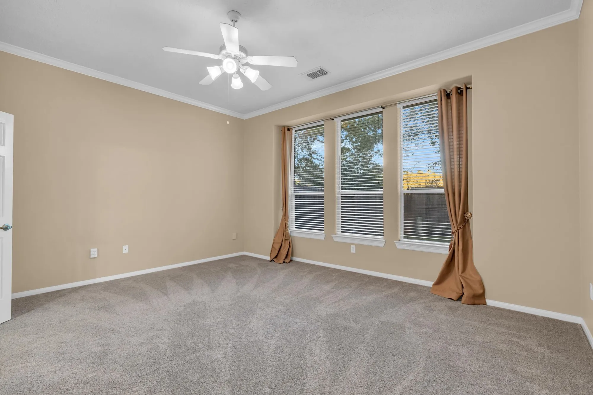 Property Slideshow image 22 of 46 | 34 windsor bridge dr, Conroe, TX, 77384