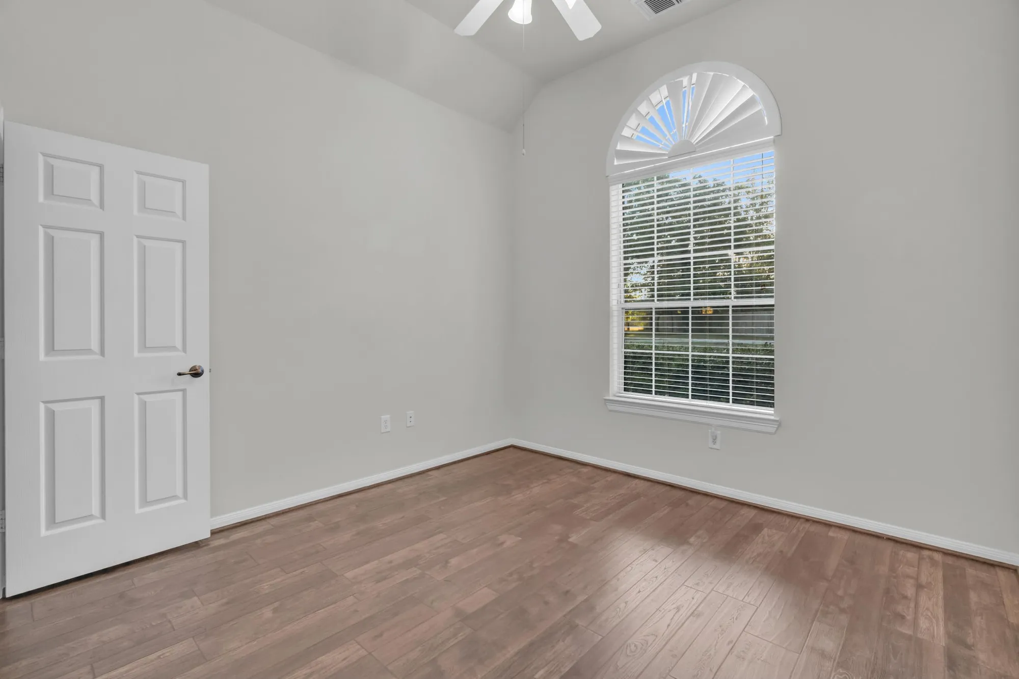 Property Slideshow image 32 of 46 | 34 windsor bridge dr, Conroe, TX, 77384