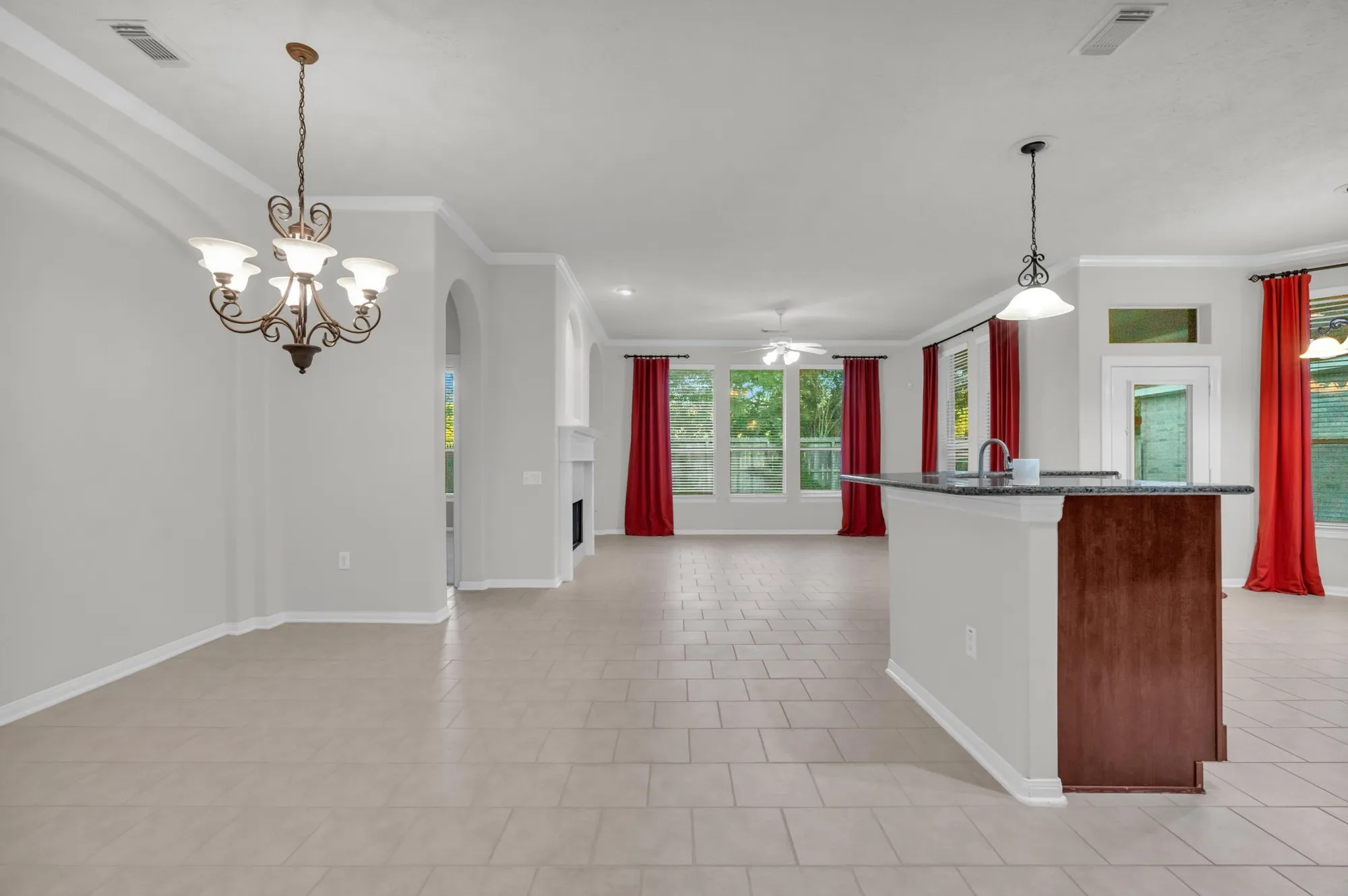 Property Slideshow image 8 of 46 | 34 windsor bridge dr, Conroe, TX, 77384