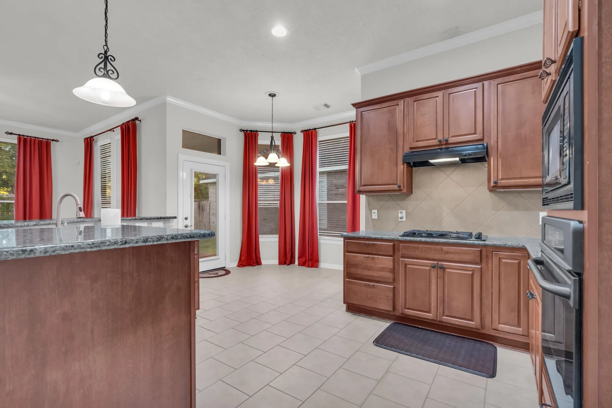 Property Slideshow image 9 of 46 | 34 windsor bridge dr, Conroe, TX, 77384